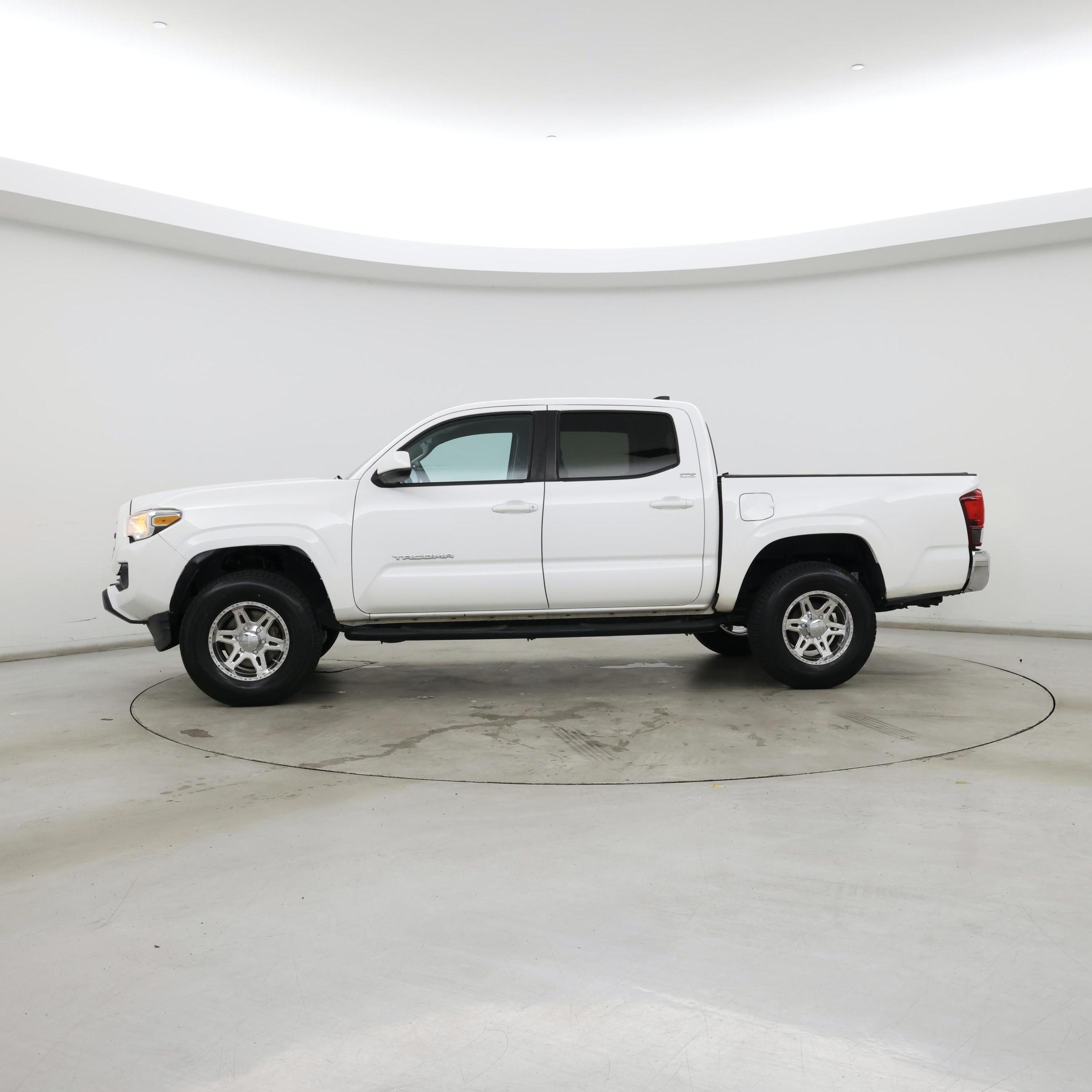 Thumbnail: 2019 Toyota Tacoma - 3