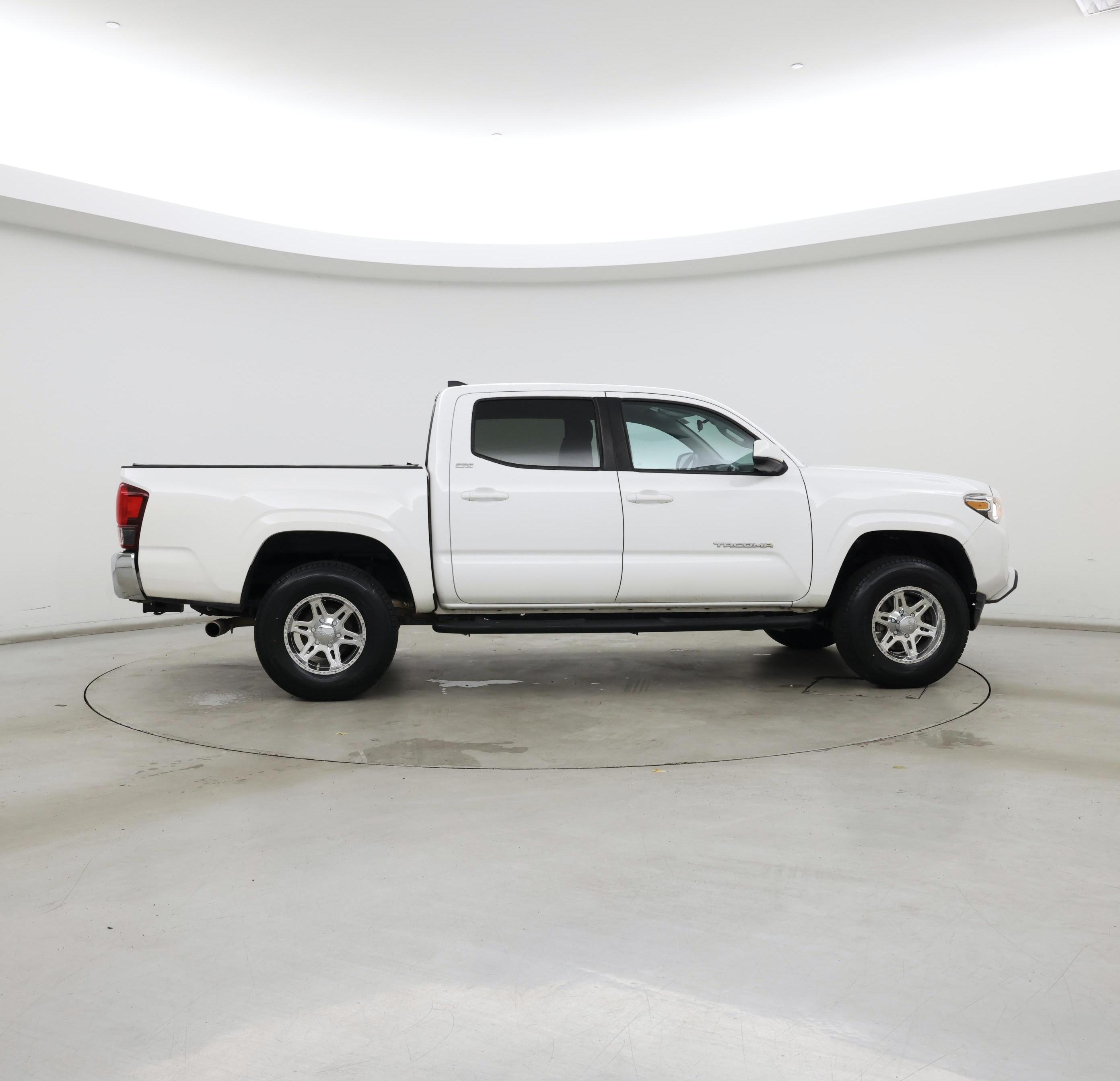 Thumbnail: 2019 Toyota Tacoma - 7