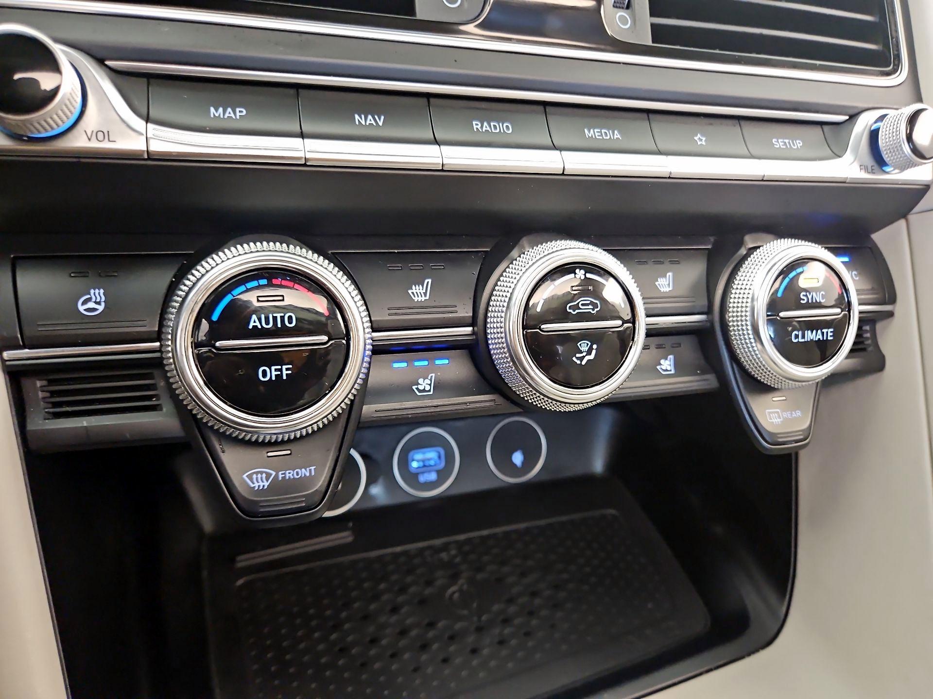 Thumbnail: 2022 Genesis G70 - 17
