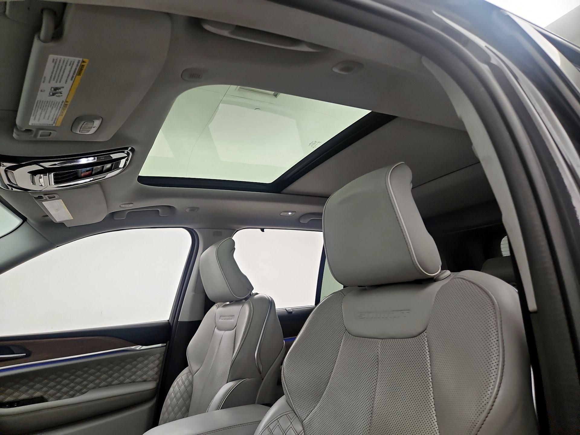 Thumbnail: 2022 Jeep Grand Cherokee - 20