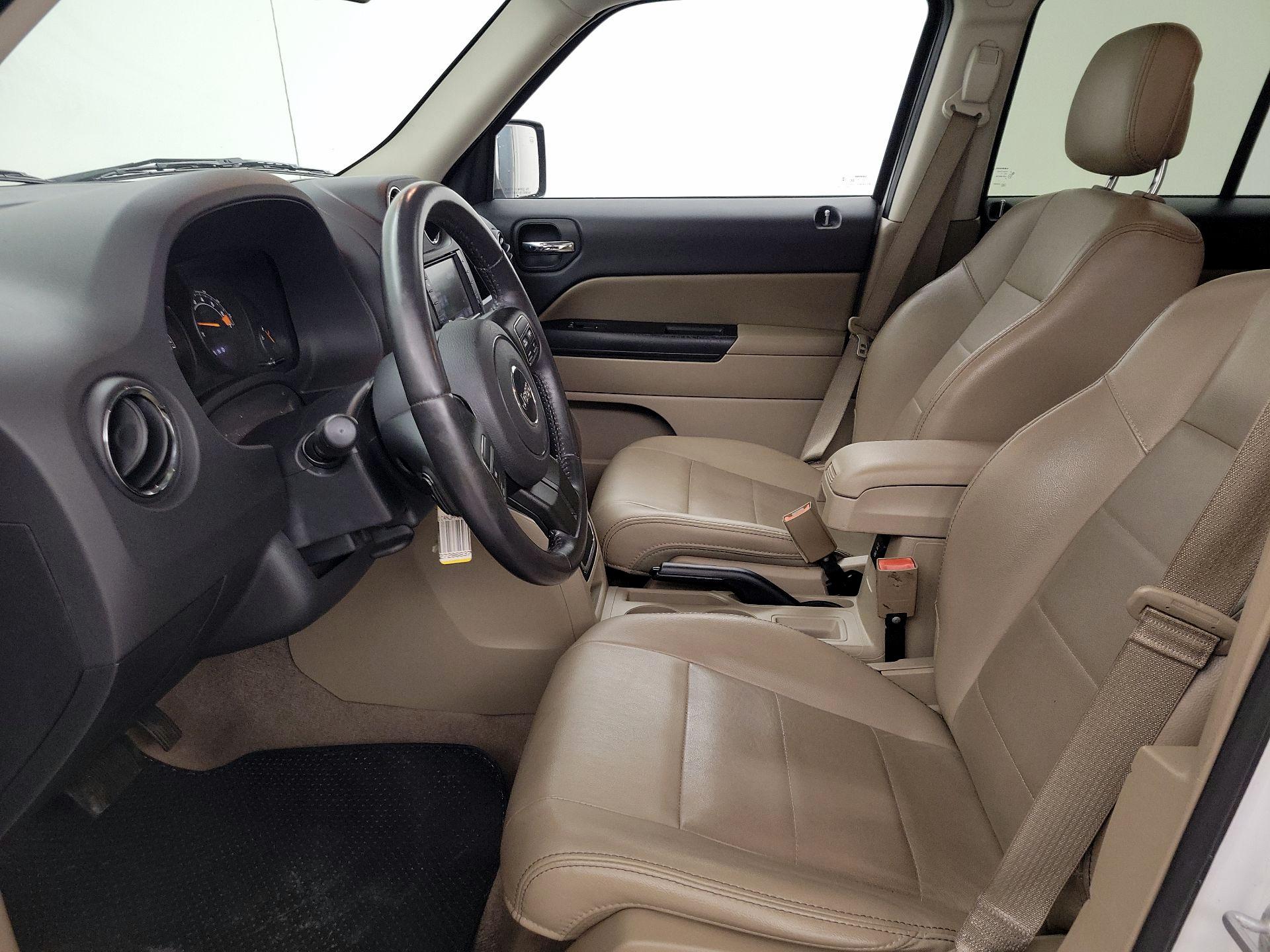Thumbnail: 2016 Jeep Patriot - 11