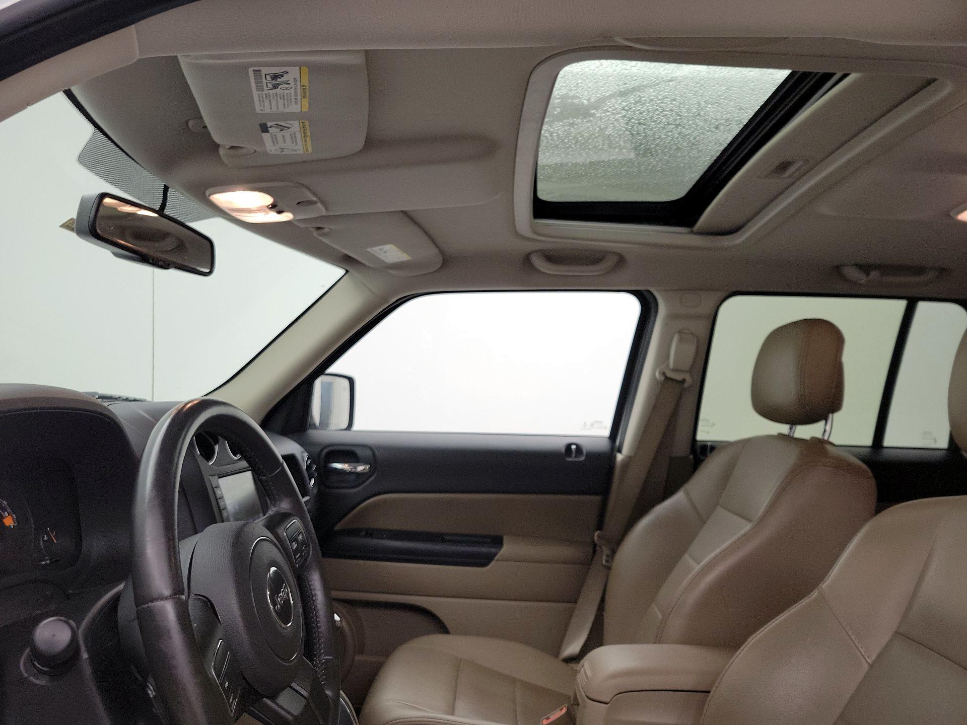 Thumbnail: 2016 Jeep Patriot - 17