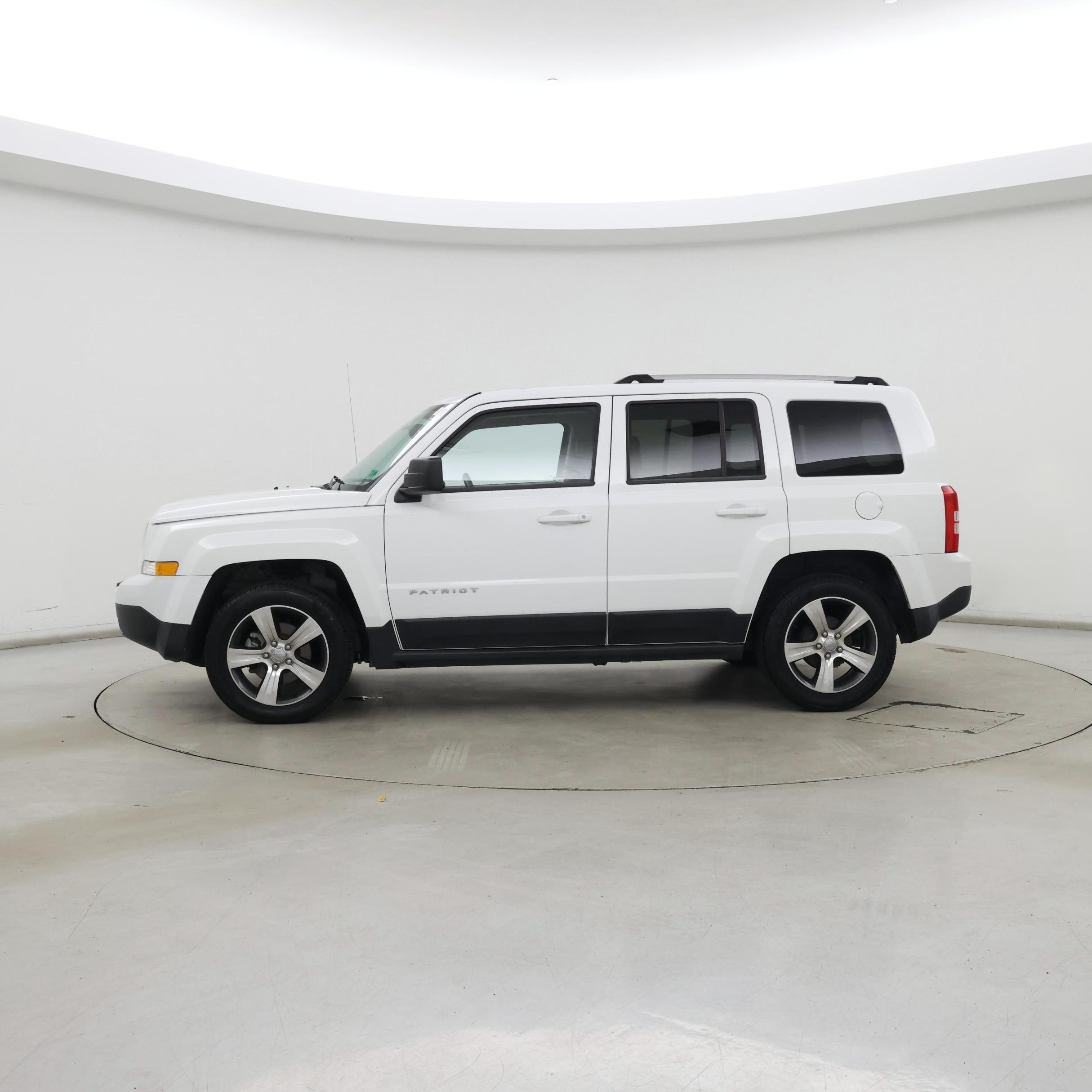 Thumbnail: 2016 Jeep Patriot - 3