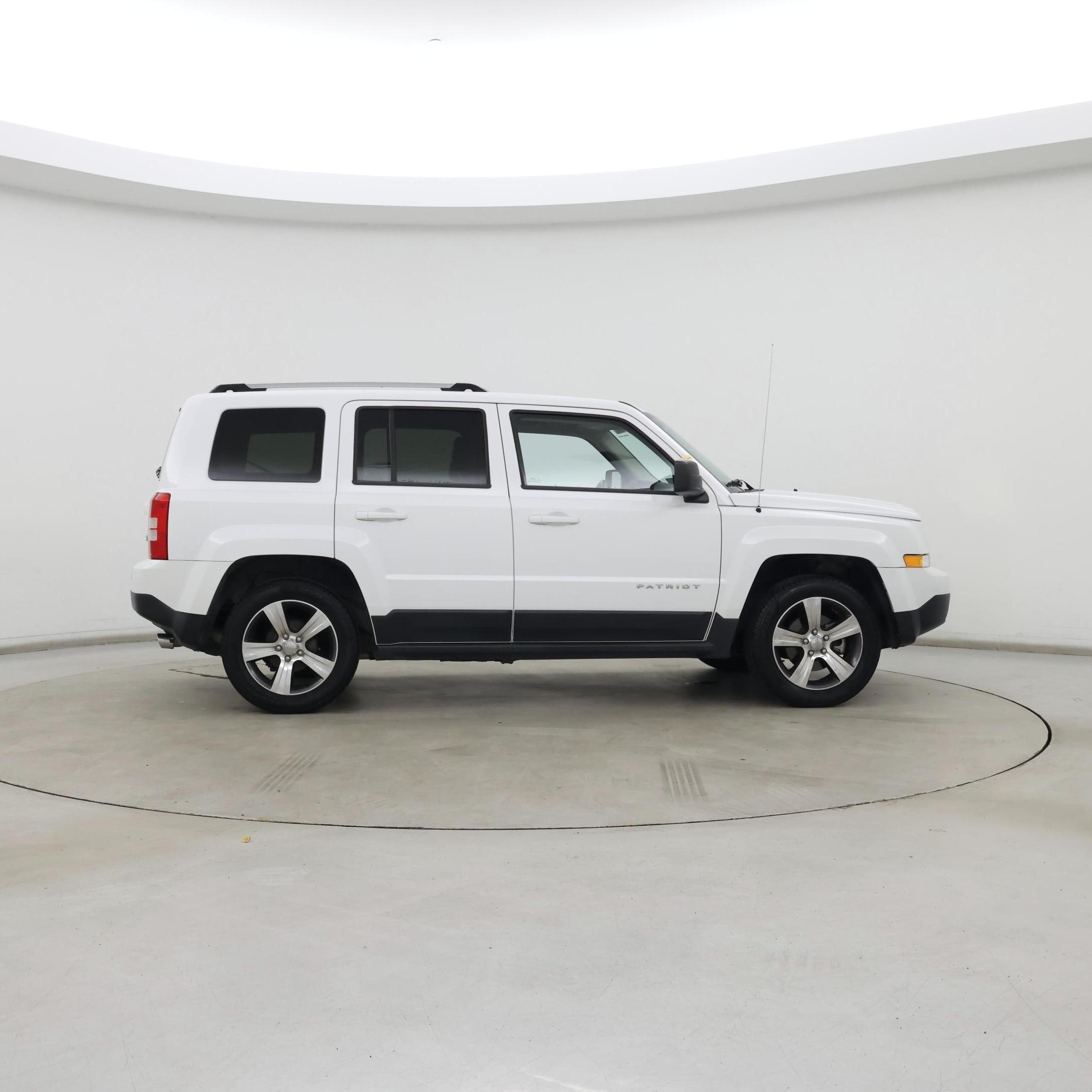 Thumbnail: 2016 Jeep Patriot - 7