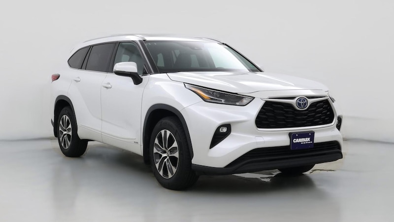 2022 Toyota Highlander XLE Hero Image