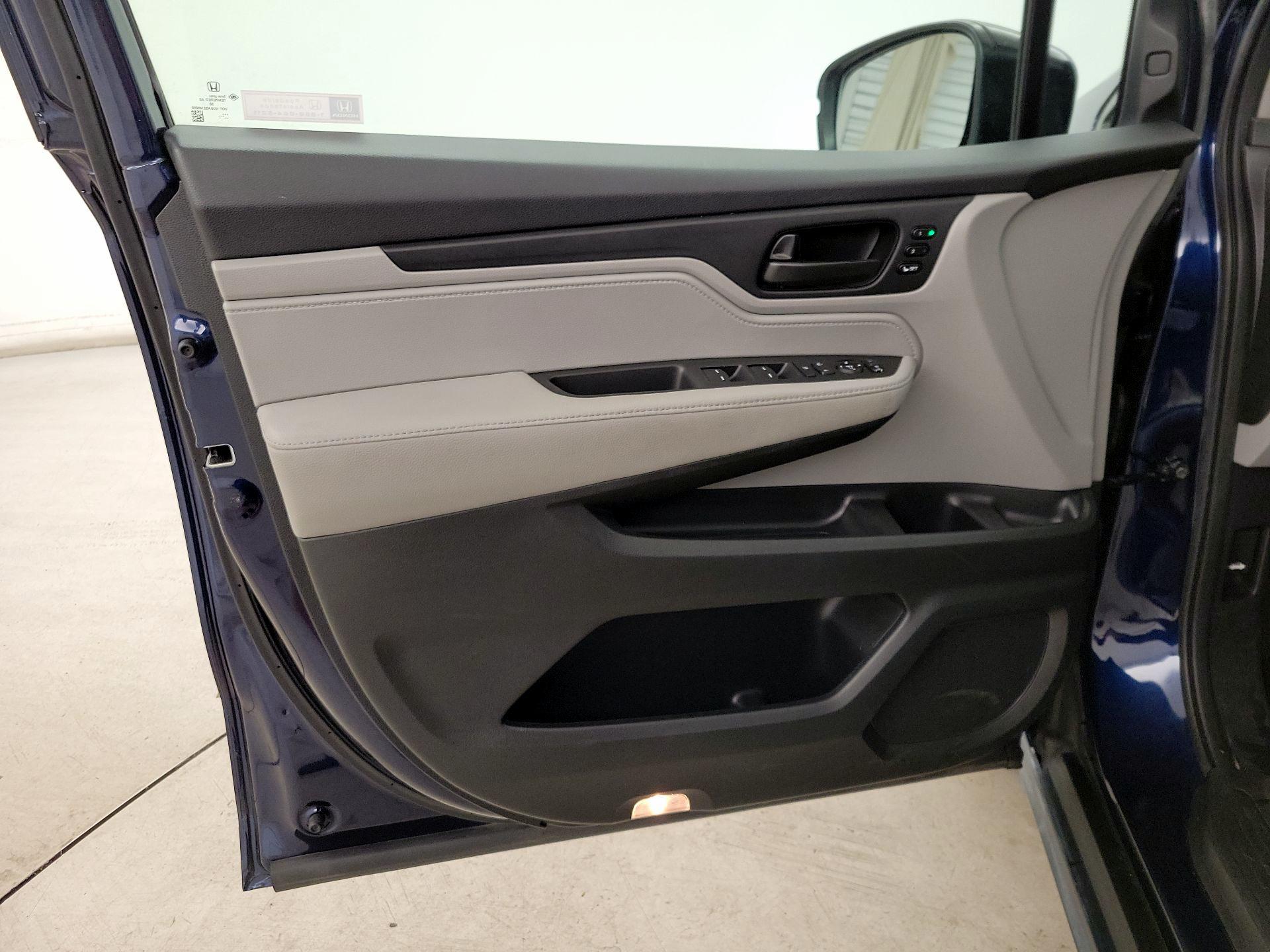 Thumbnail: 2019 Honda Odyssey - 12