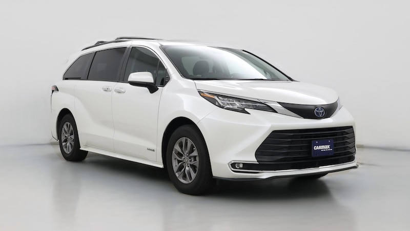 2021 Toyota Sienna XLE Hero Image
