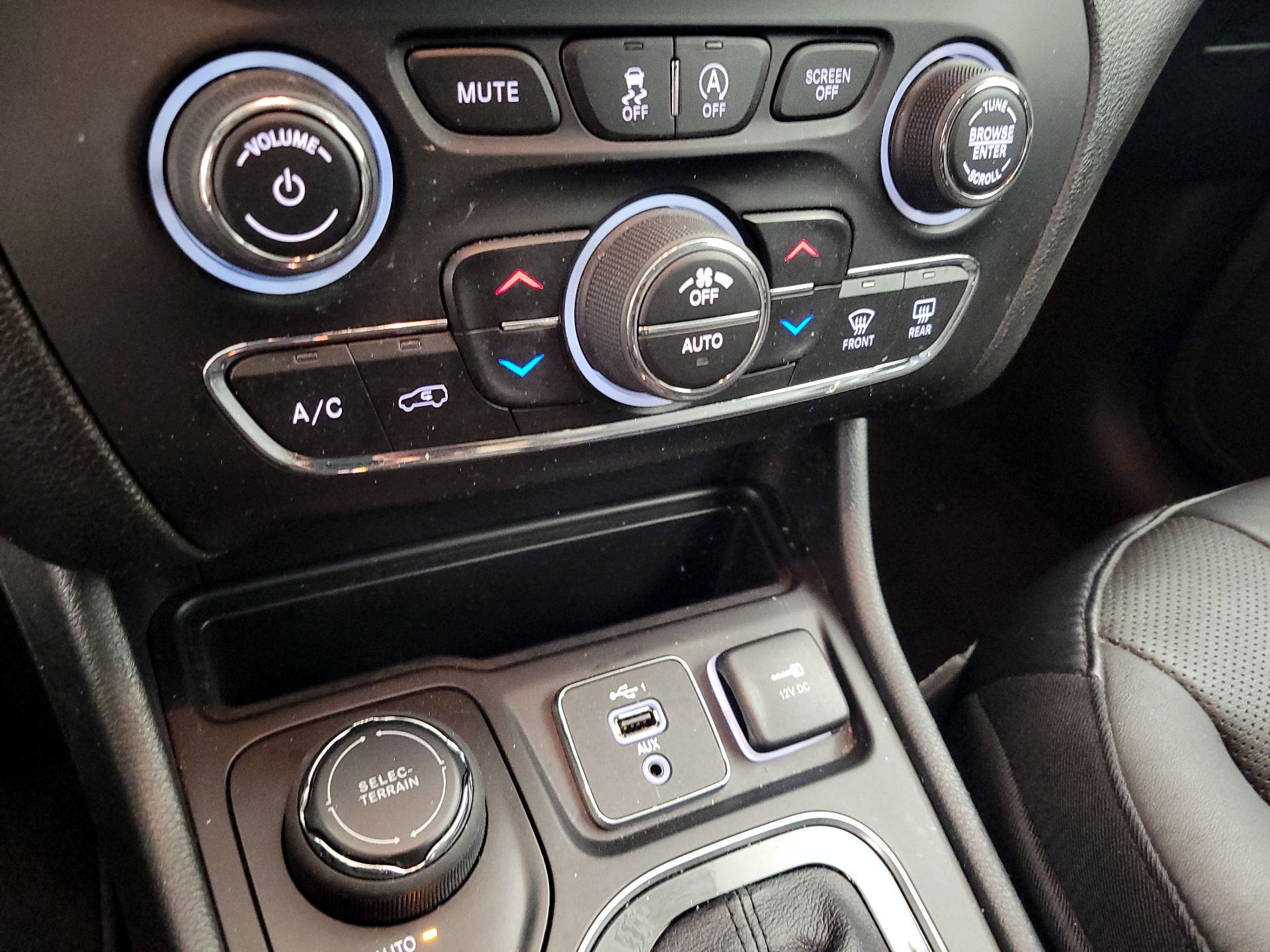 Thumbnail: 2021 Jeep Cherokee - 17