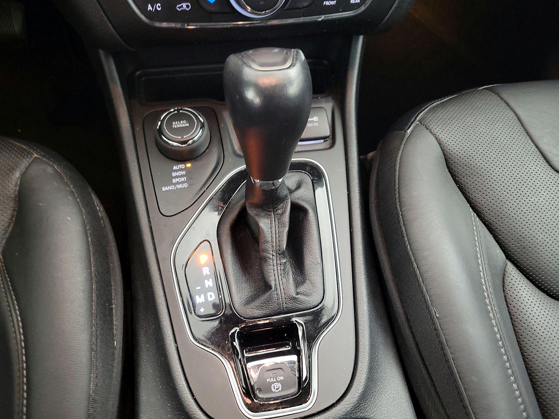 Thumbnail: 2021 Jeep Cherokee - 18