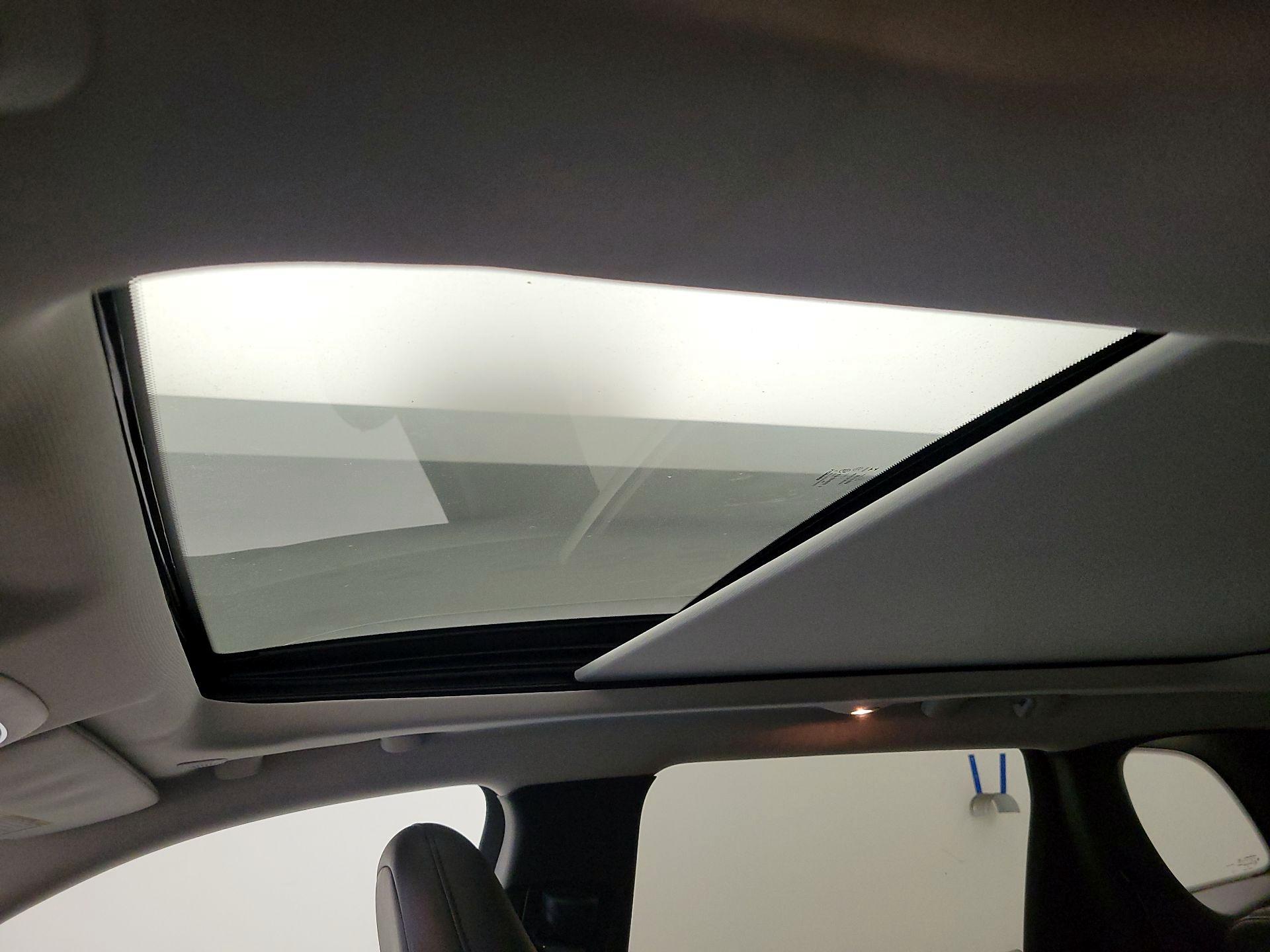 Thumbnail: 2021 Jeep Cherokee - 20