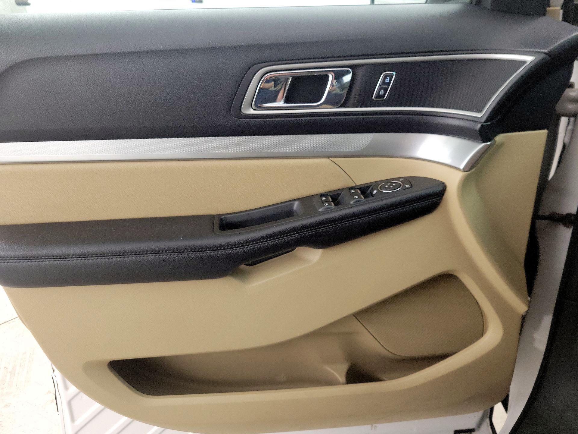 Thumbnail: 2016 Ford Explorer - 12