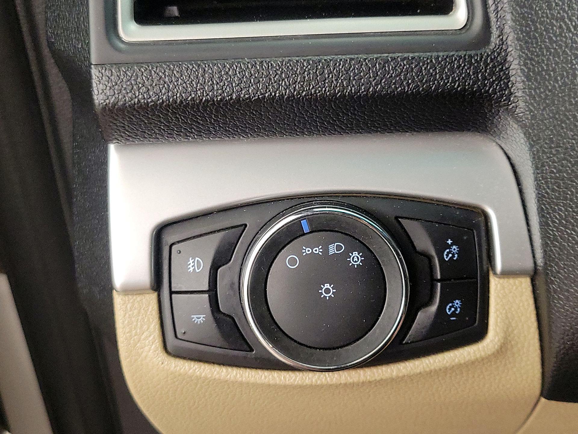 Thumbnail: 2016 Ford Explorer - 13