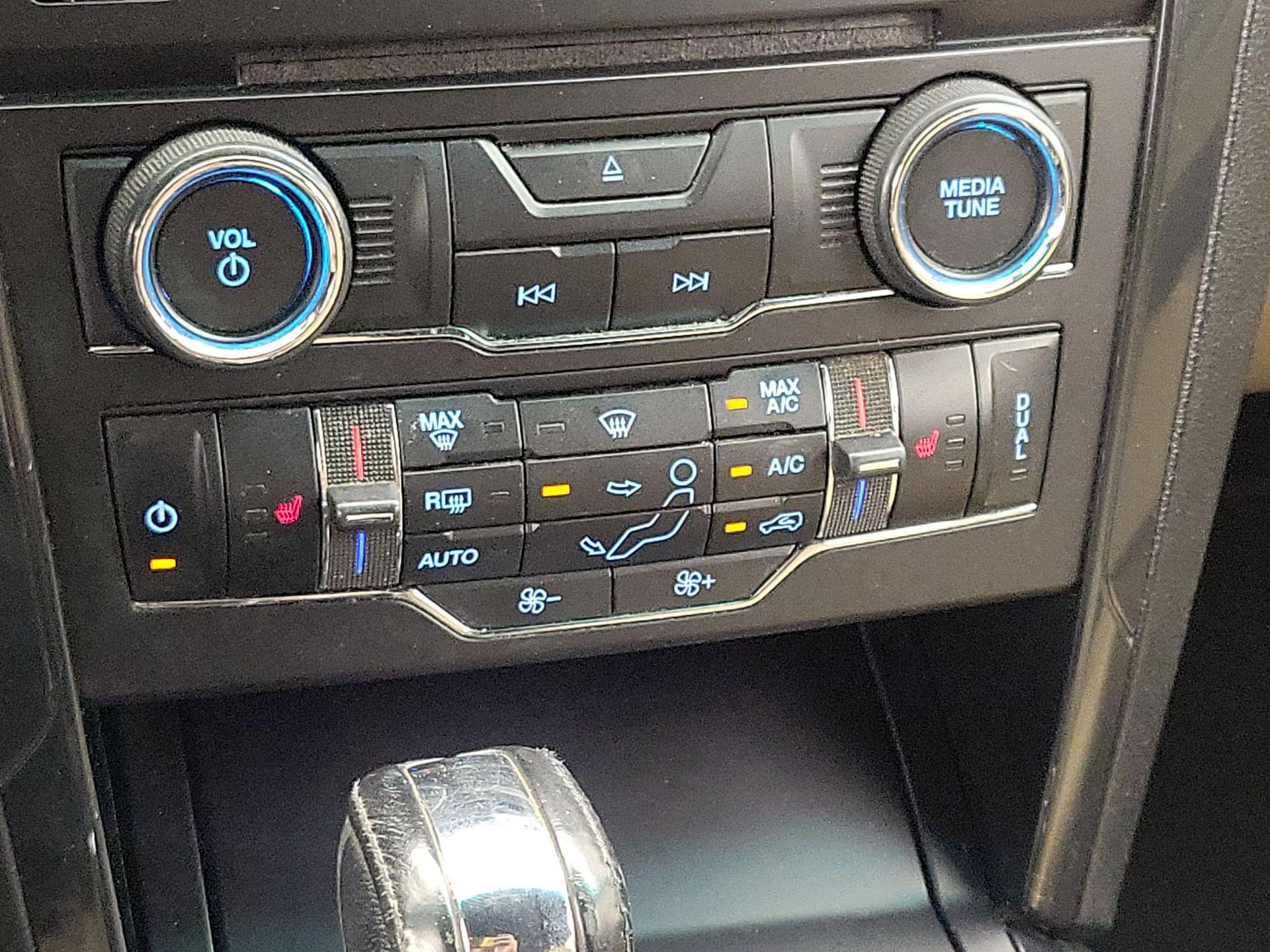 Thumbnail: 2016 Ford Explorer - 16