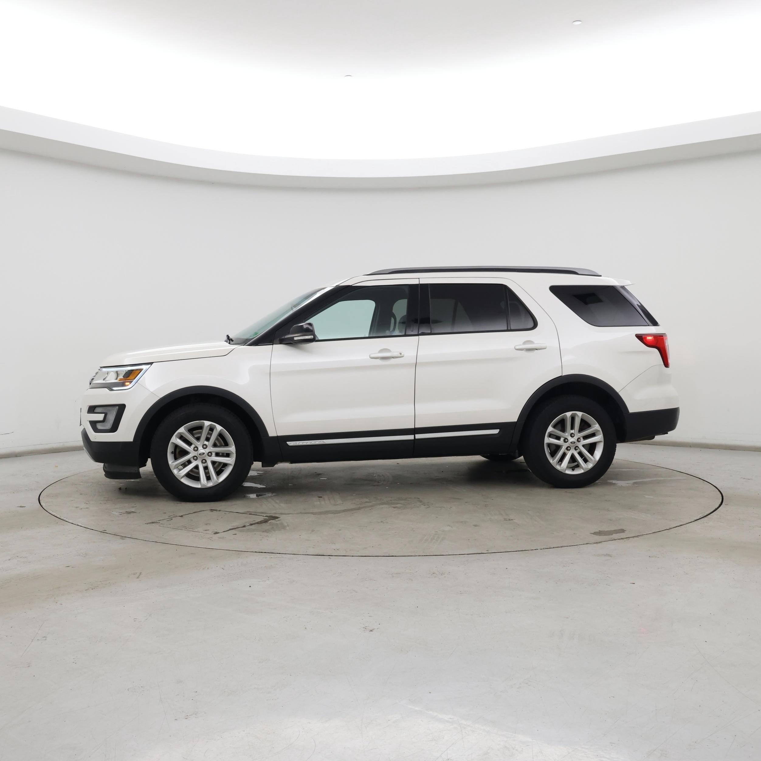 Thumbnail: 2016 Ford Explorer - 3