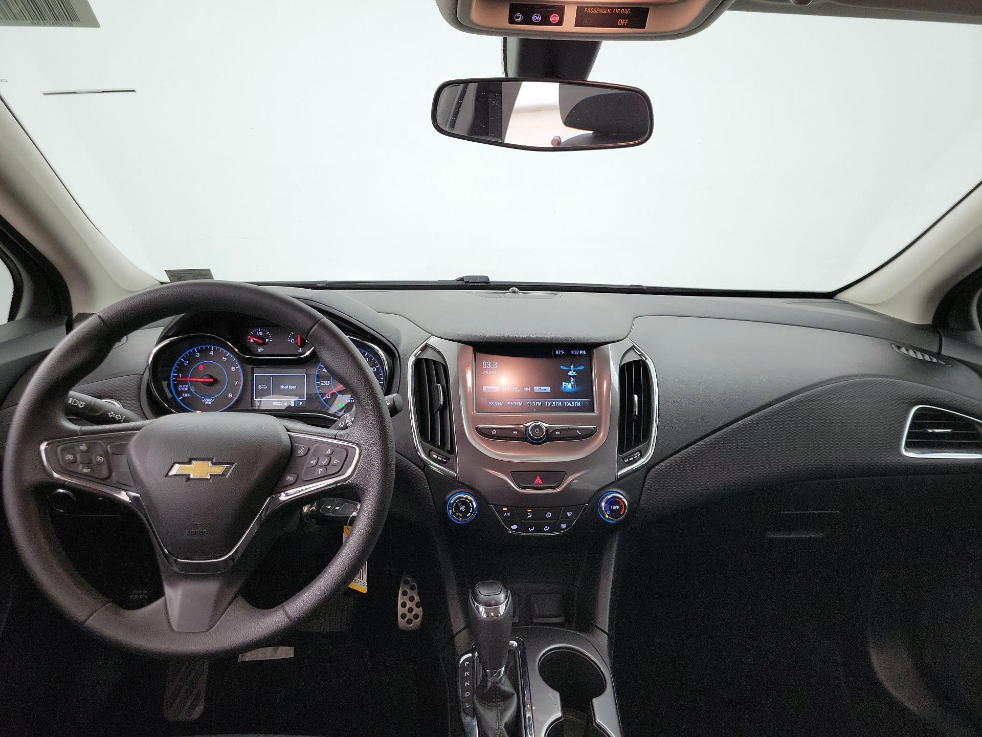 Thumbnail: 2017 Chevrolet Cruze - 9