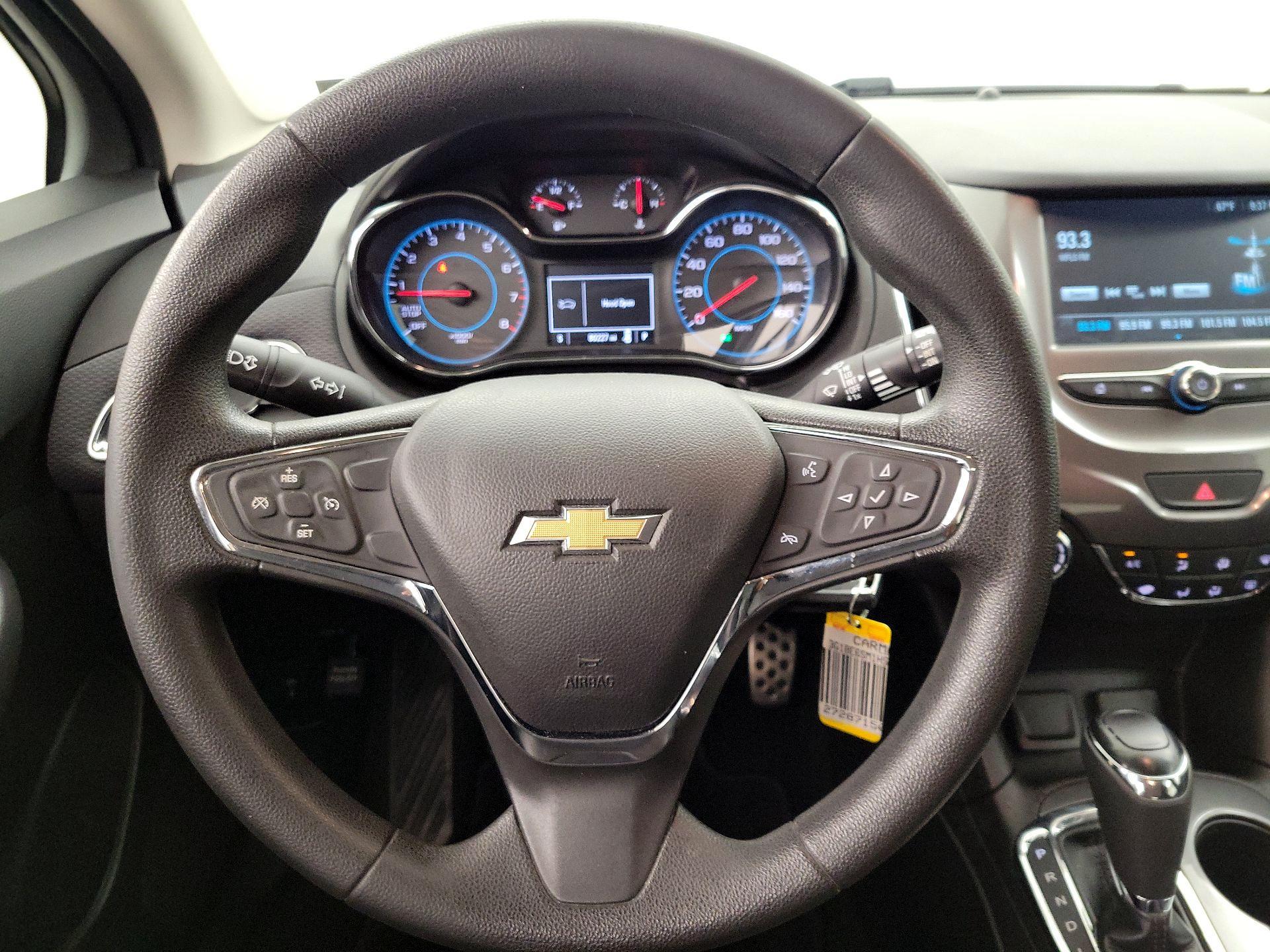 Thumbnail: 2017 Chevrolet Cruze - 10