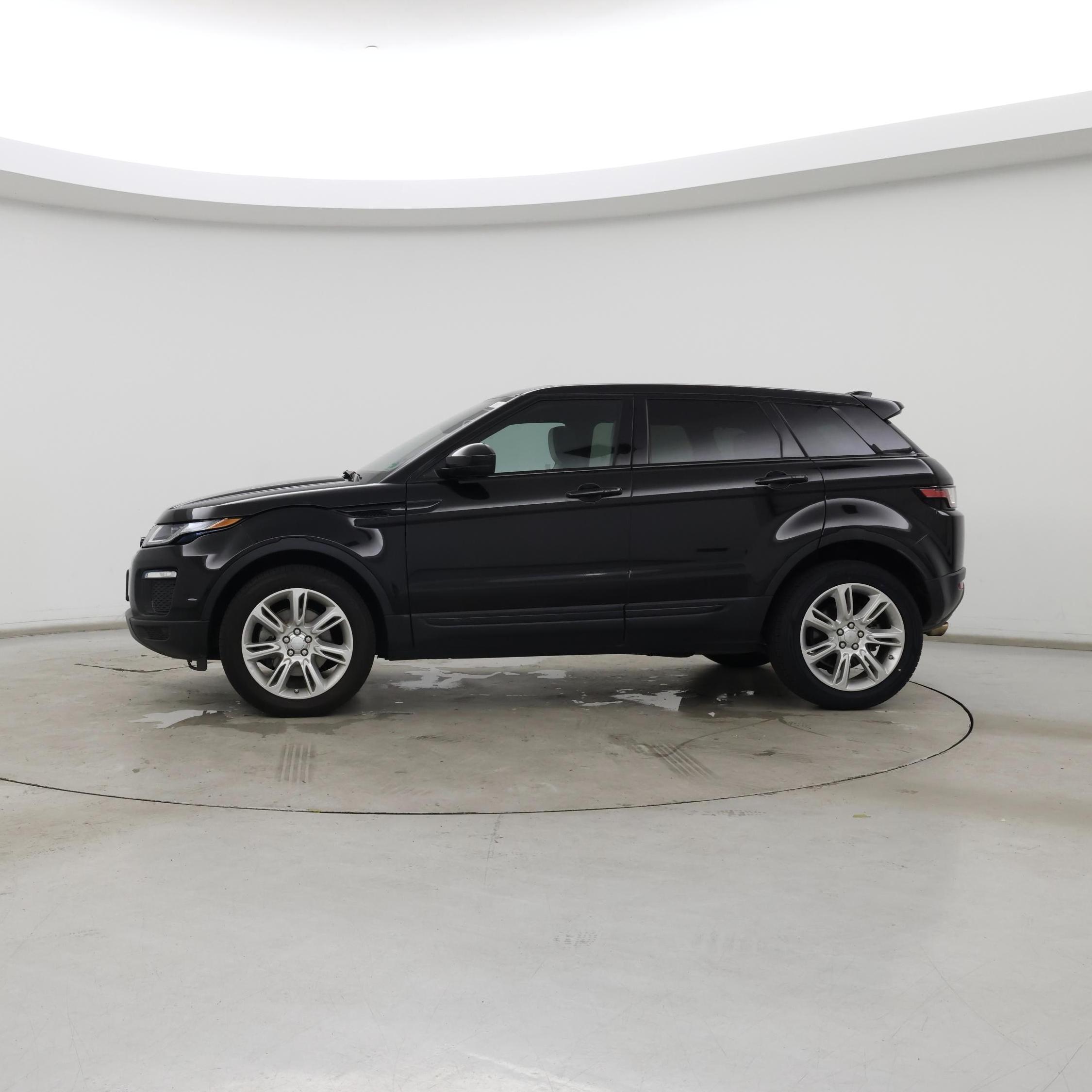 Thumbnail: 2017 Land Rover Range Rover Evoque - 3