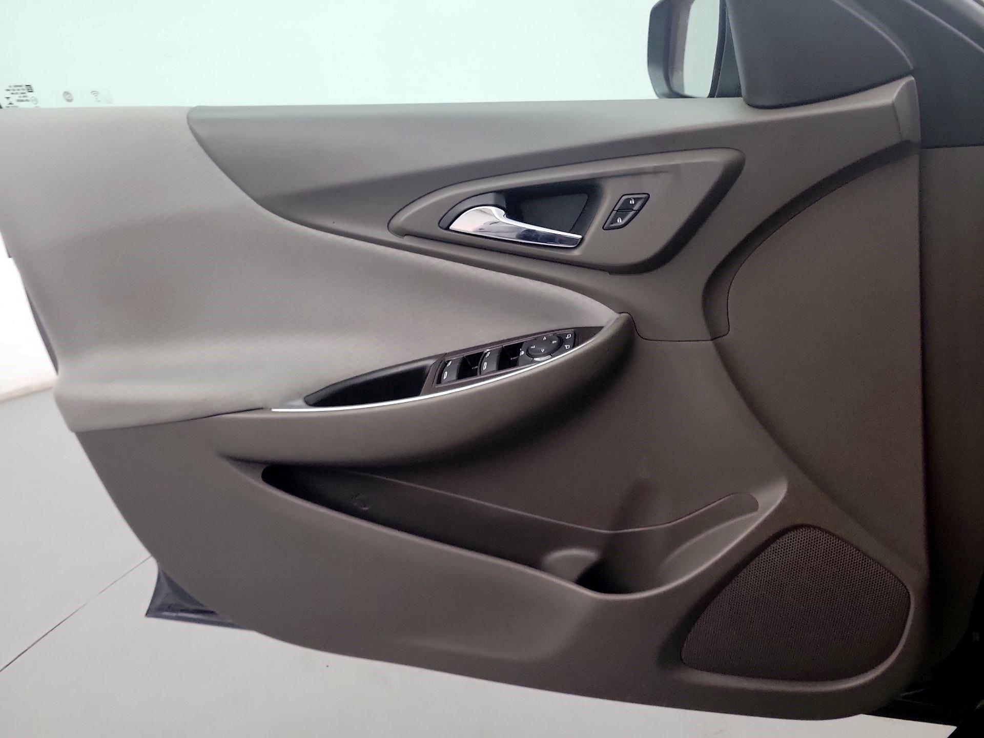 Thumbnail: 2021 Chevrolet Malibu - 10
