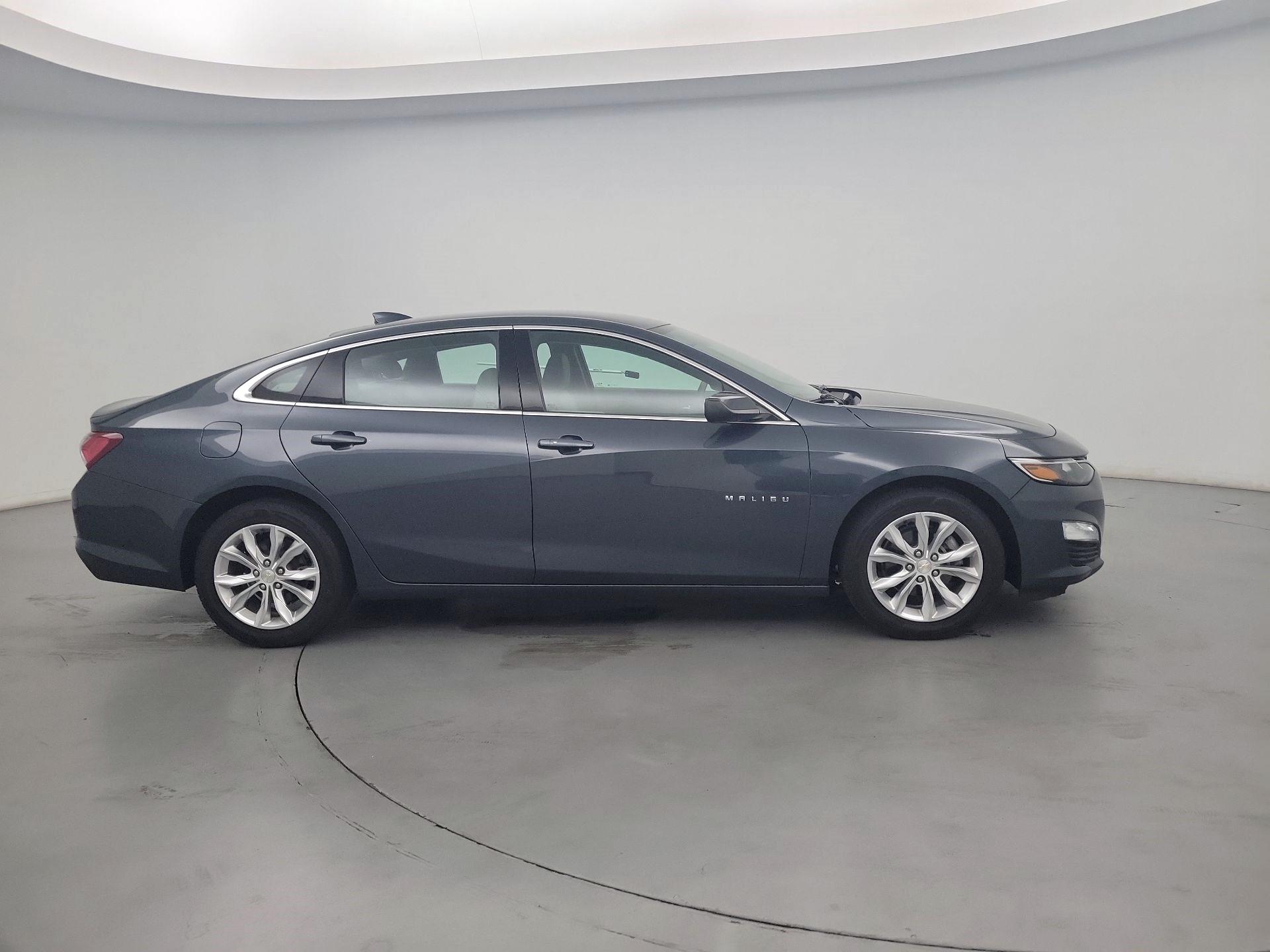 Thumbnail: 2021 Chevrolet Malibu - 4