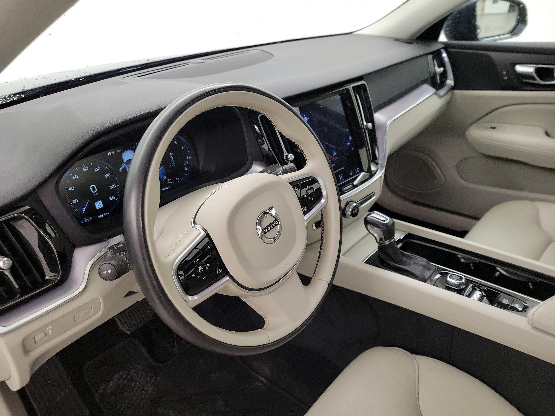 Thumbnail: 2020 Volvo S60 - 9