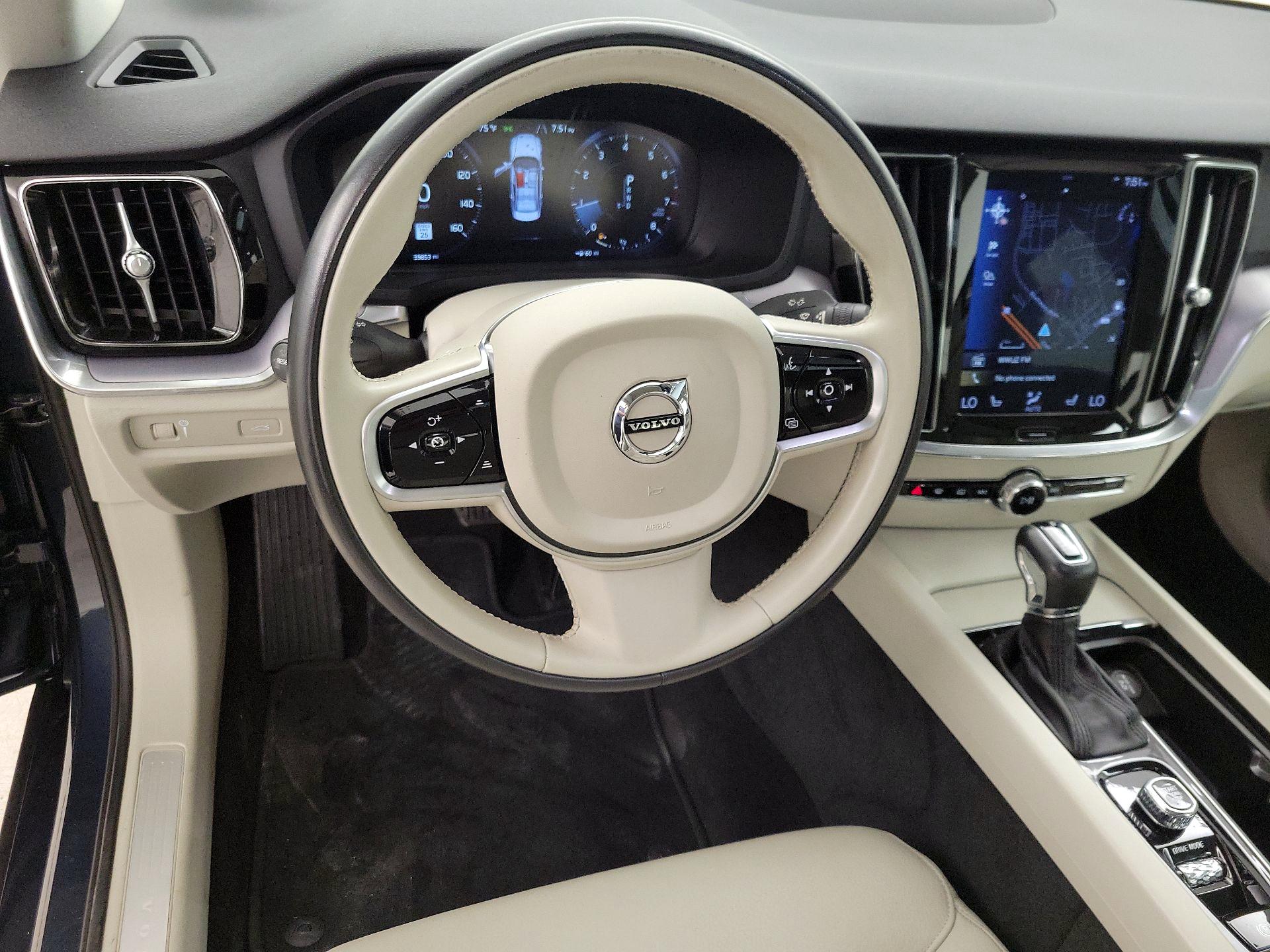 Thumbnail: 2020 Volvo S60 - 10