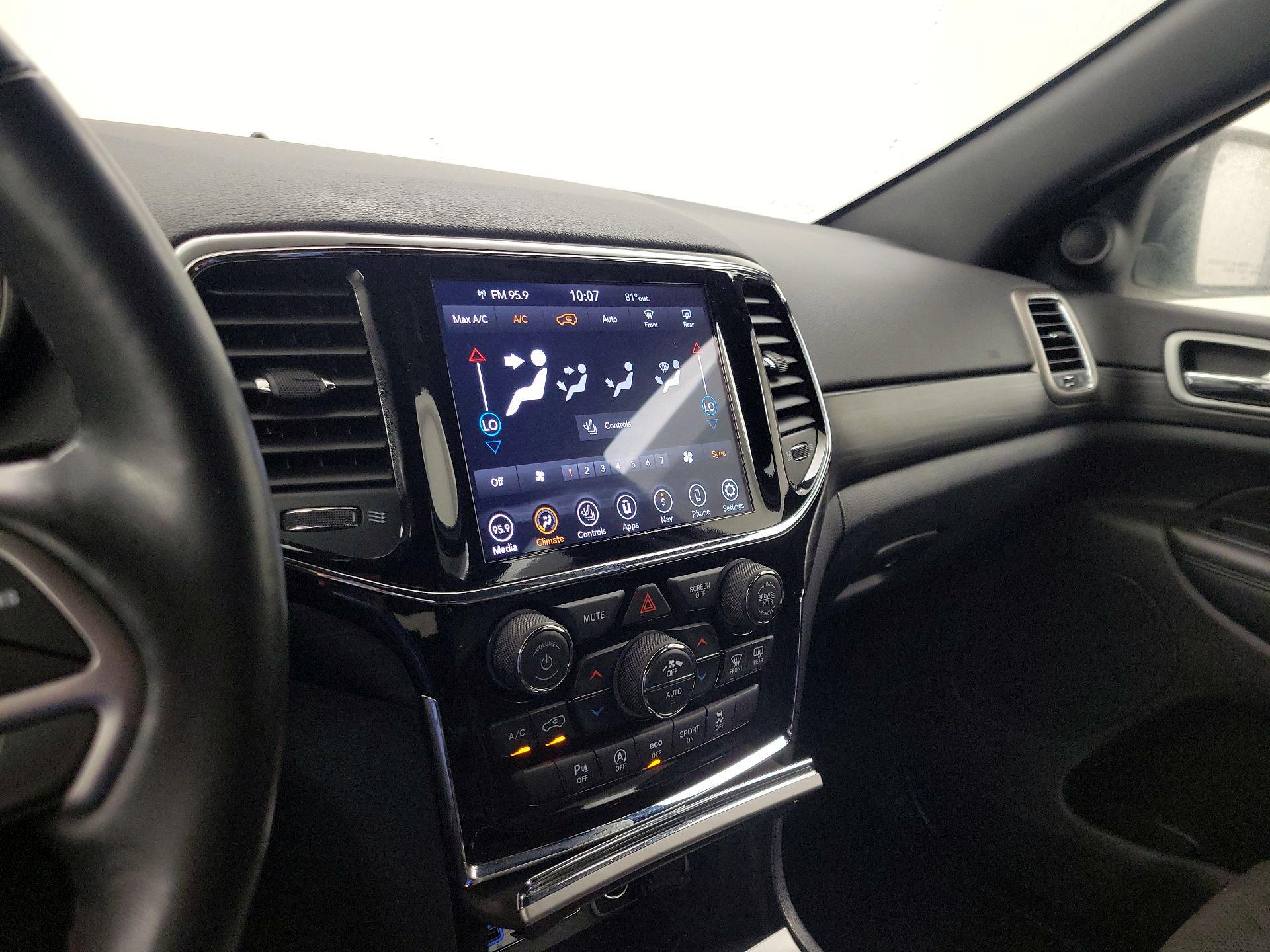 Thumbnail: 2020 Jeep Grand Cherokee - 17