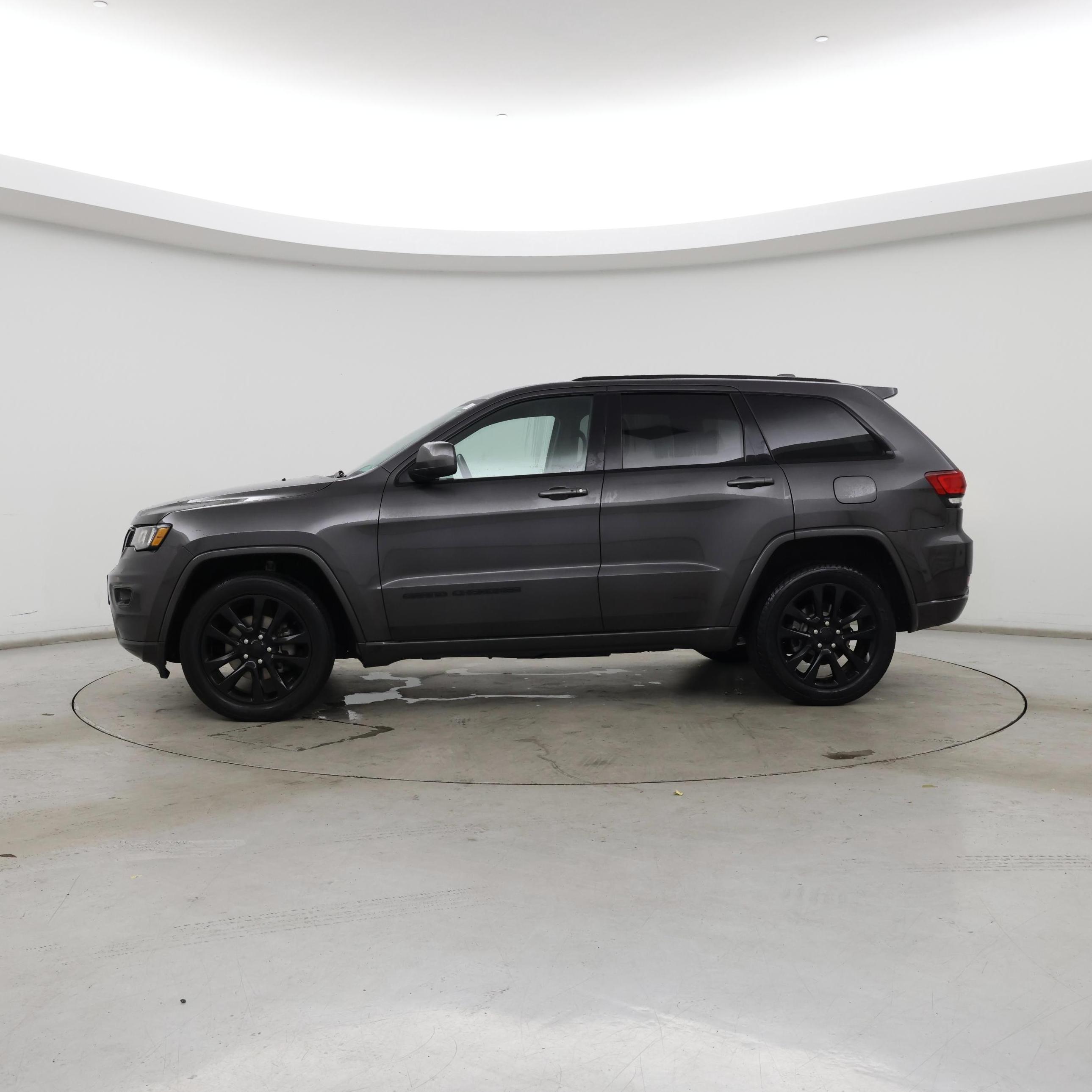 Thumbnail: 2020 Jeep Grand Cherokee - 3