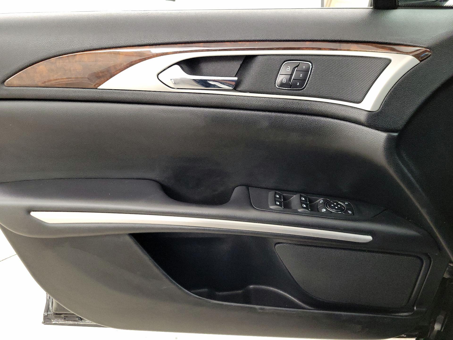 Thumbnail: 2016 Lincoln MKZ - 12