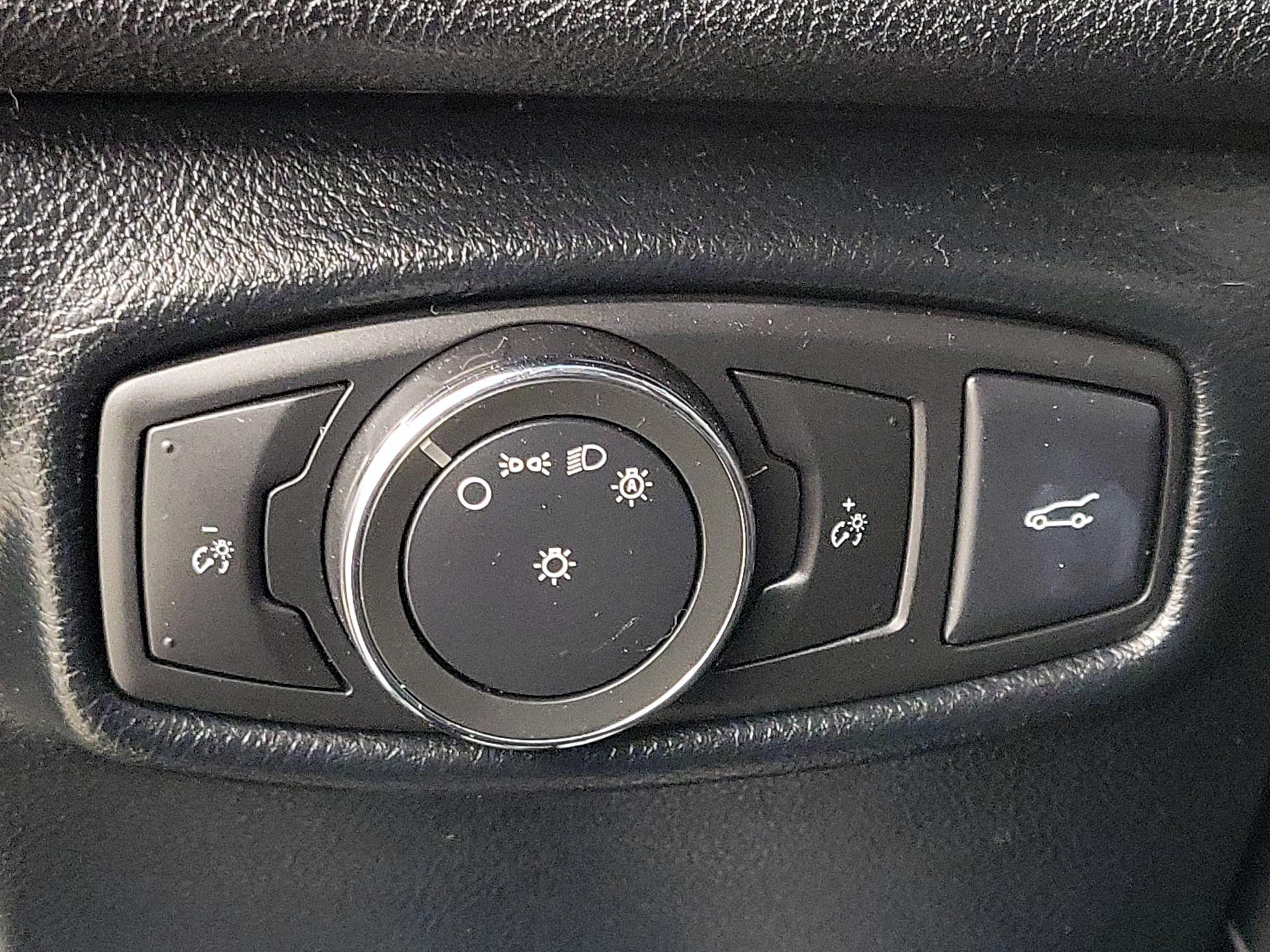 Thumbnail: 2016 Lincoln MKZ - 13