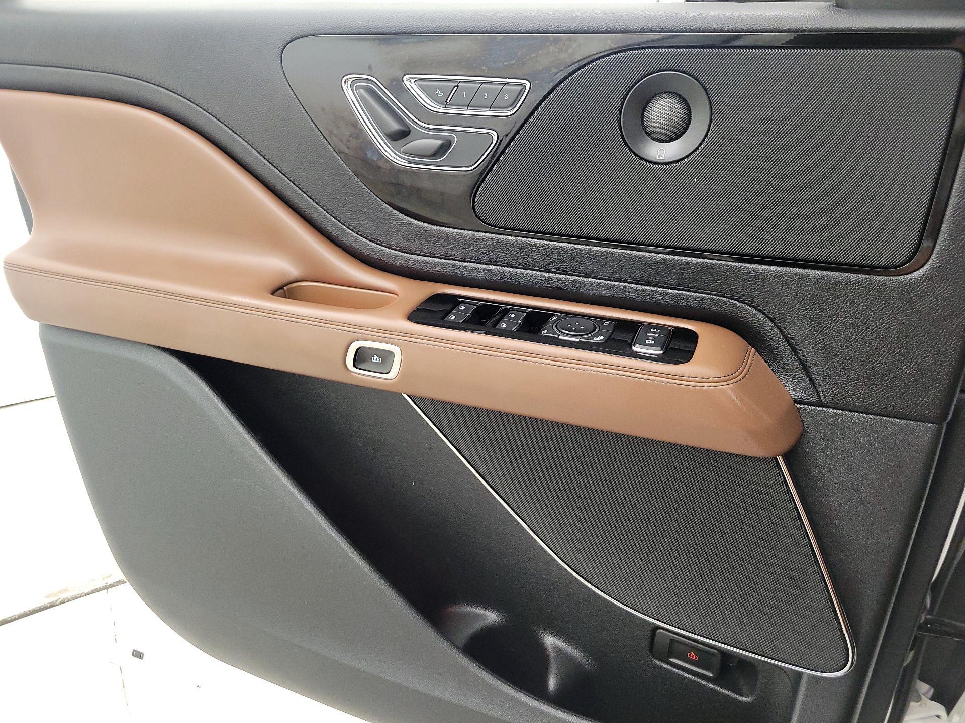 Thumbnail: 2020 Lincoln Aviator - 12
