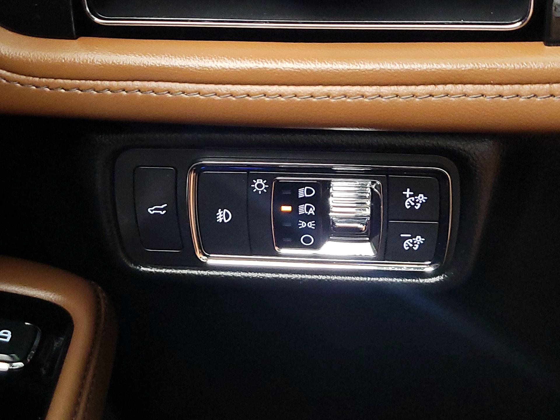 Thumbnail: 2020 Lincoln Aviator - 13