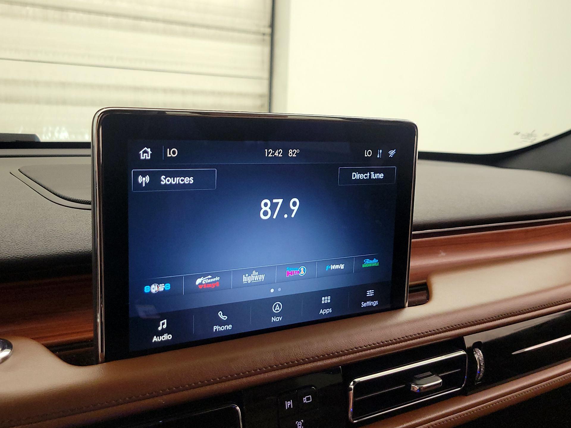 Thumbnail: 2020 Lincoln Aviator - 16