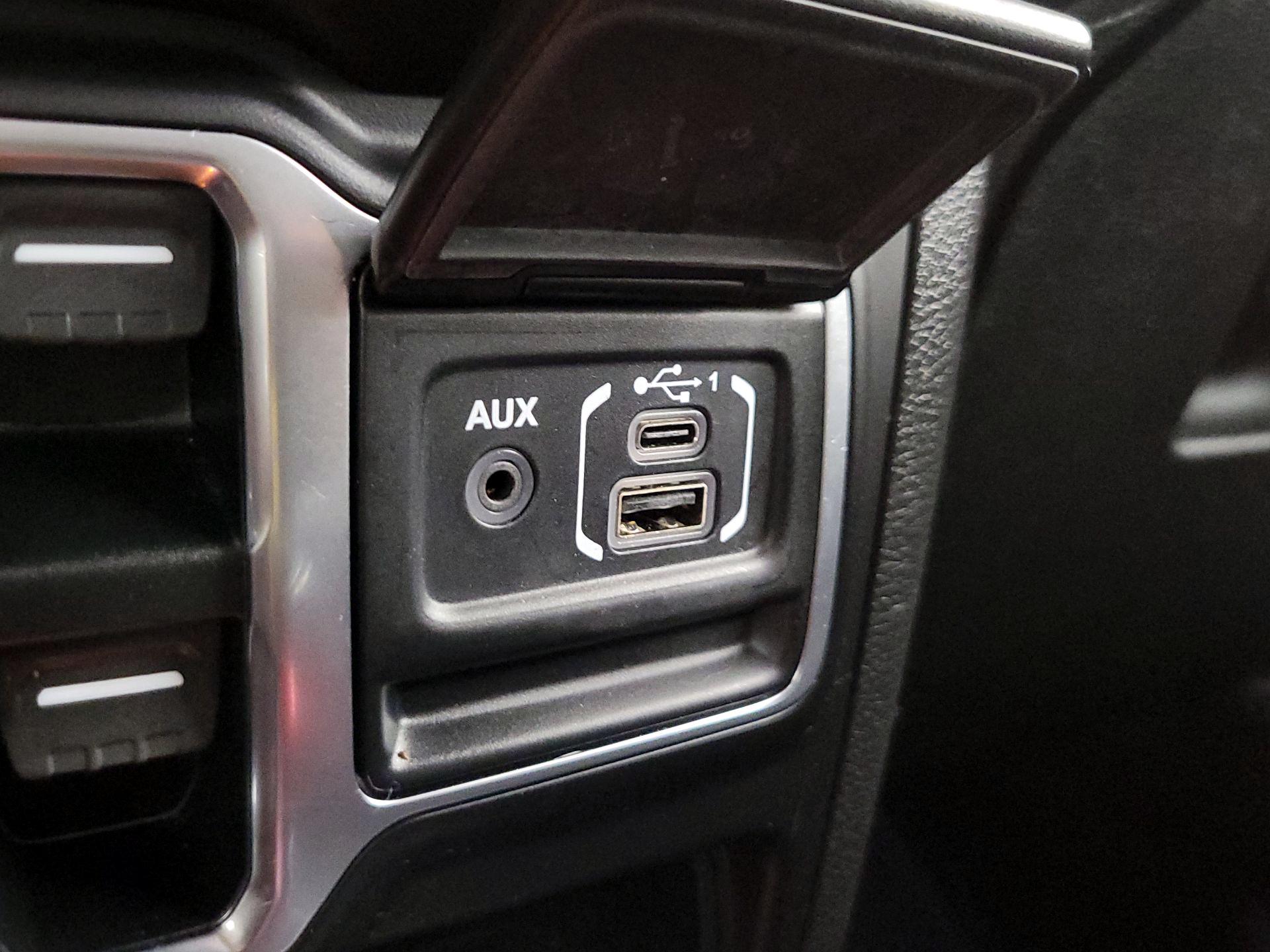 Thumbnail: 2021 Jeep Wrangler - 19