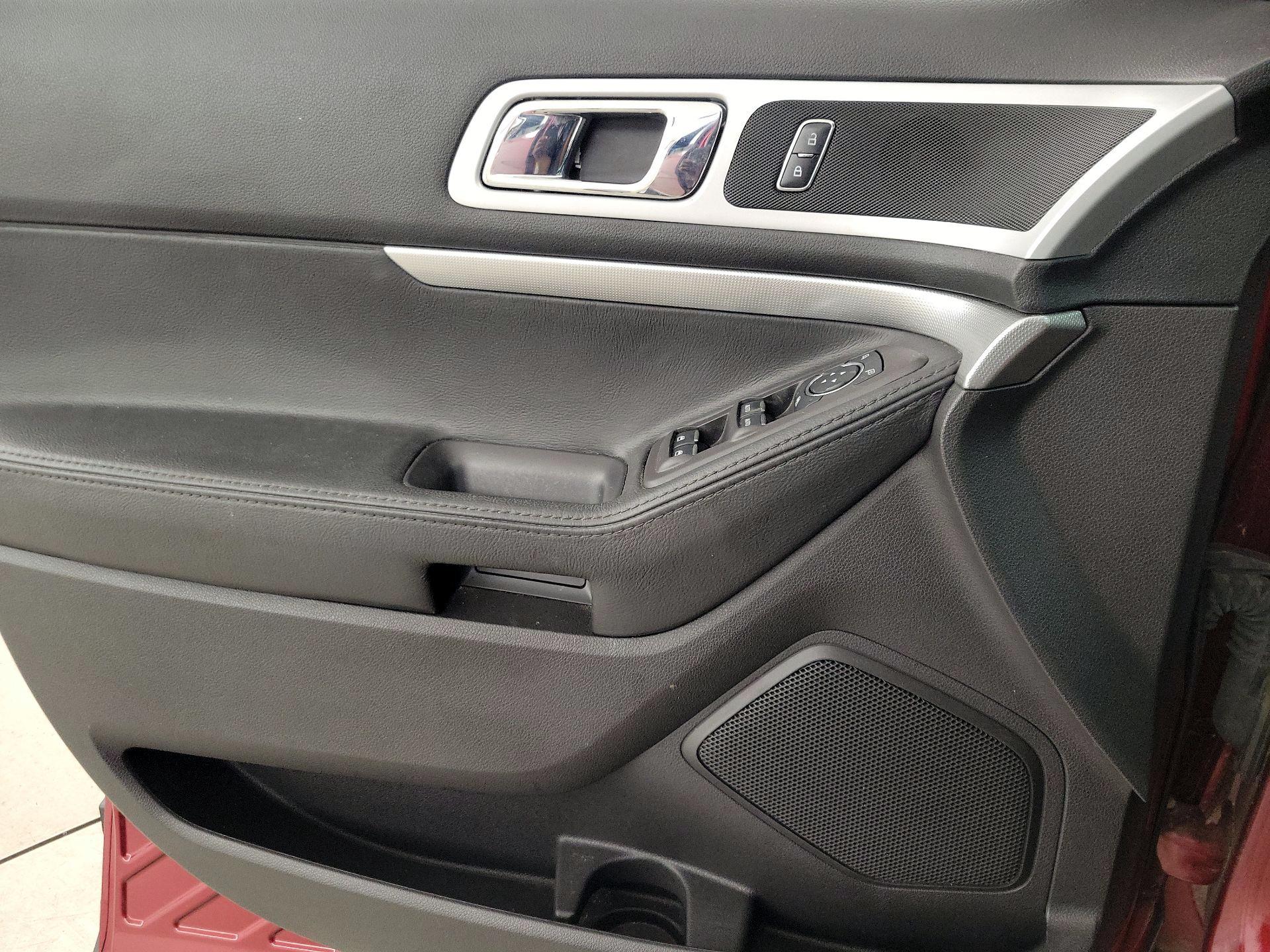 Thumbnail: 2015 Ford Explorer - 12
