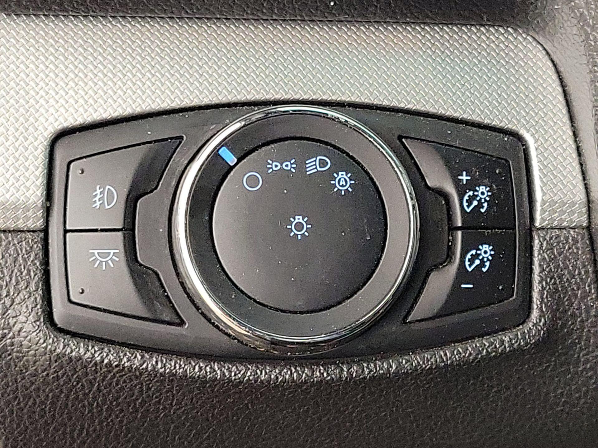 Thumbnail: 2015 Ford Explorer - 13