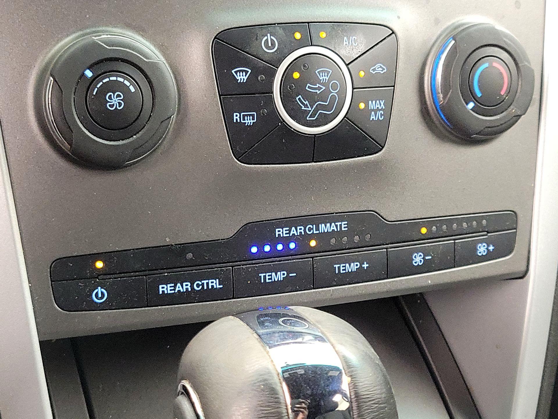 Thumbnail: 2015 Ford Explorer - 15