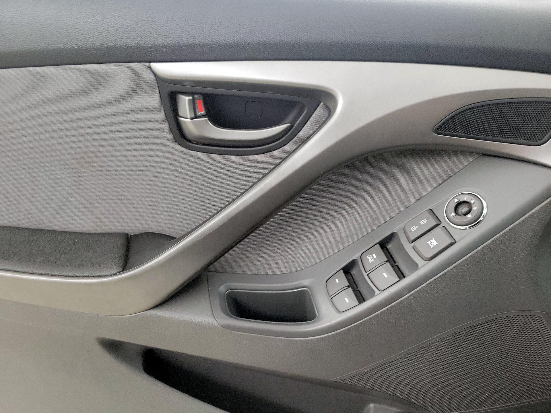 Thumbnail: 2013 Hyundai Elantra - 12