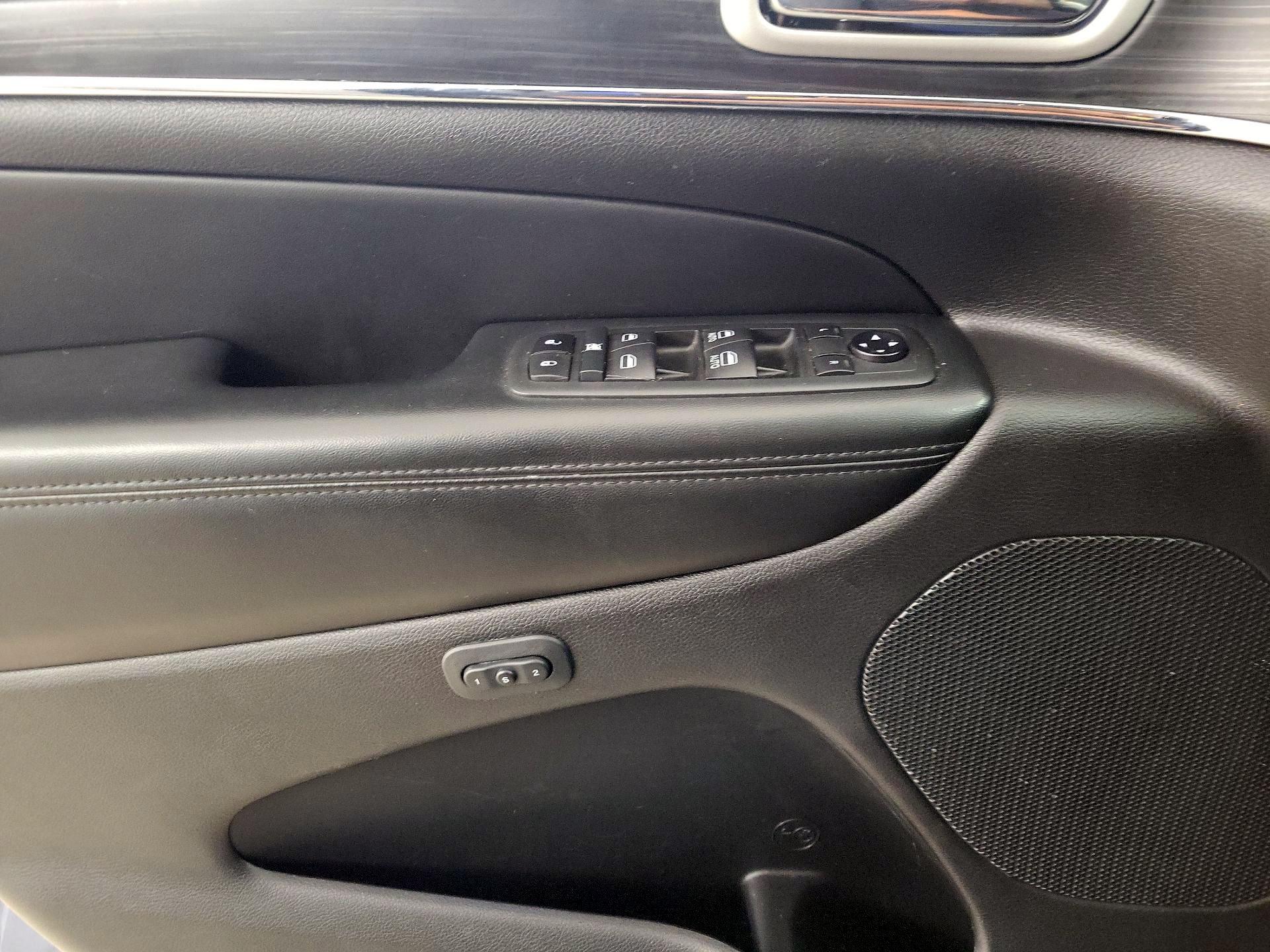 Thumbnail: 2020 Jeep Grand Cherokee - 12