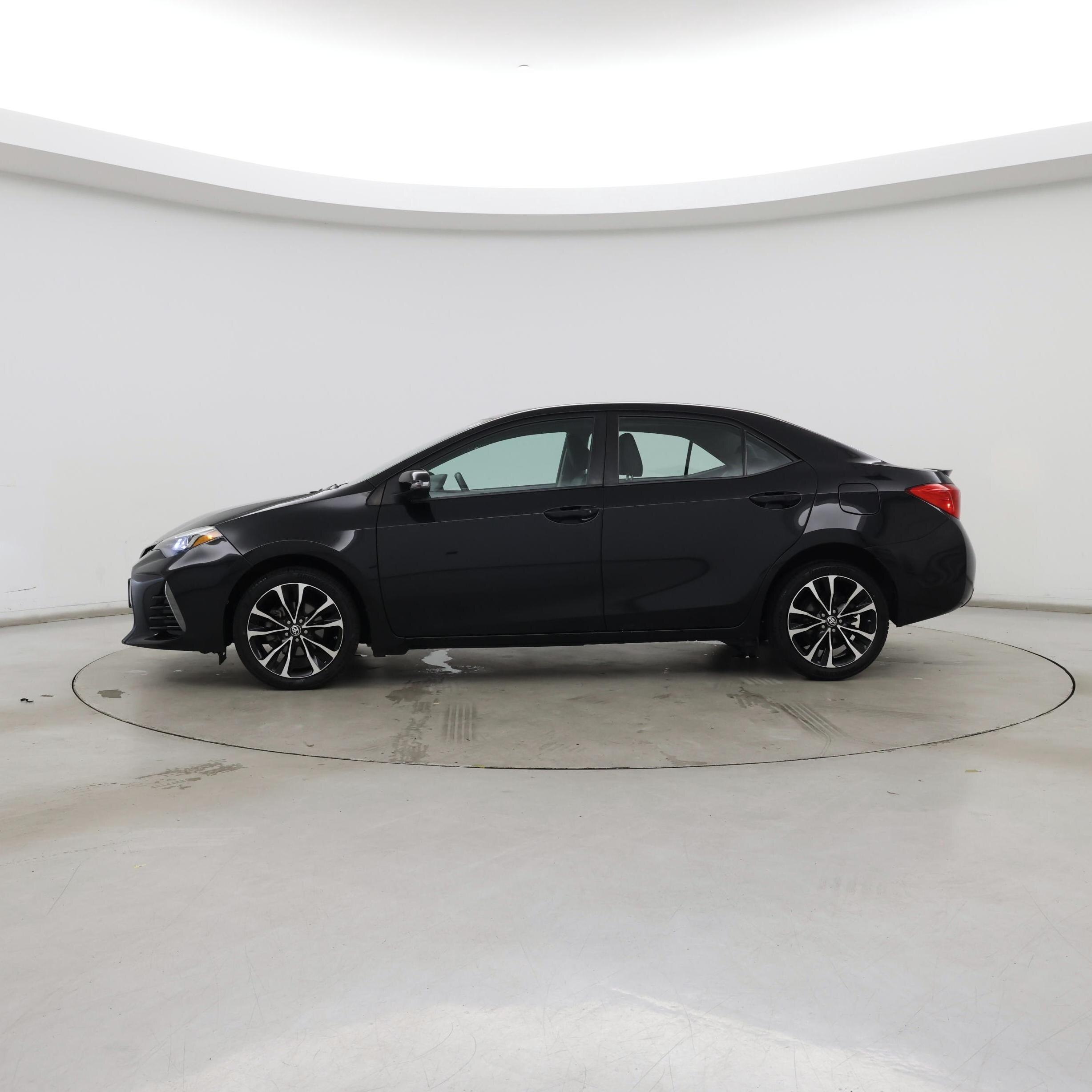 Thumbnail: 2018 Toyota Corolla - 3