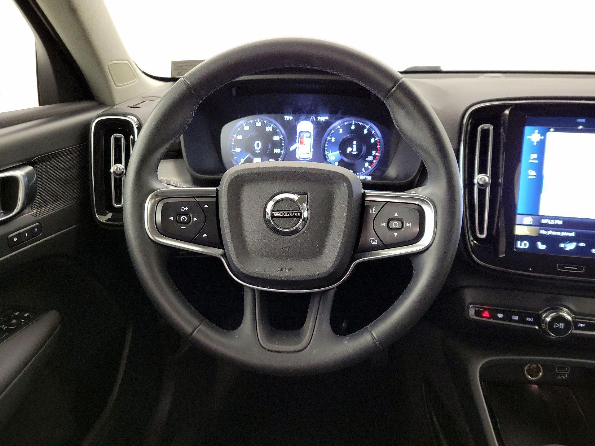 Thumbnail: 2022 Volvo XC40 - 10