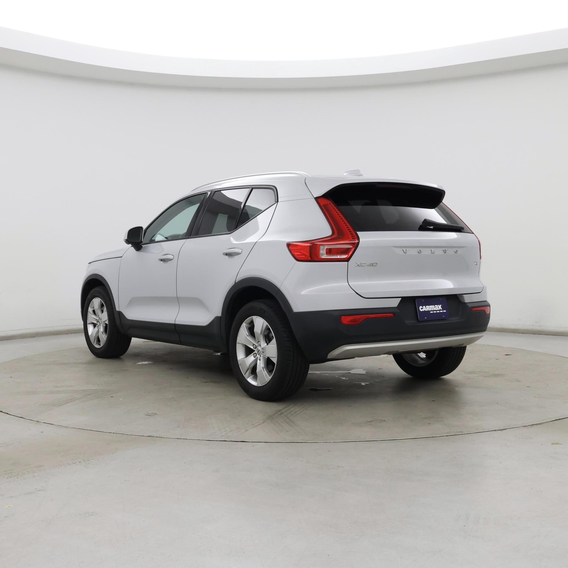 Thumbnail: 2022 Volvo XC40 - 2
