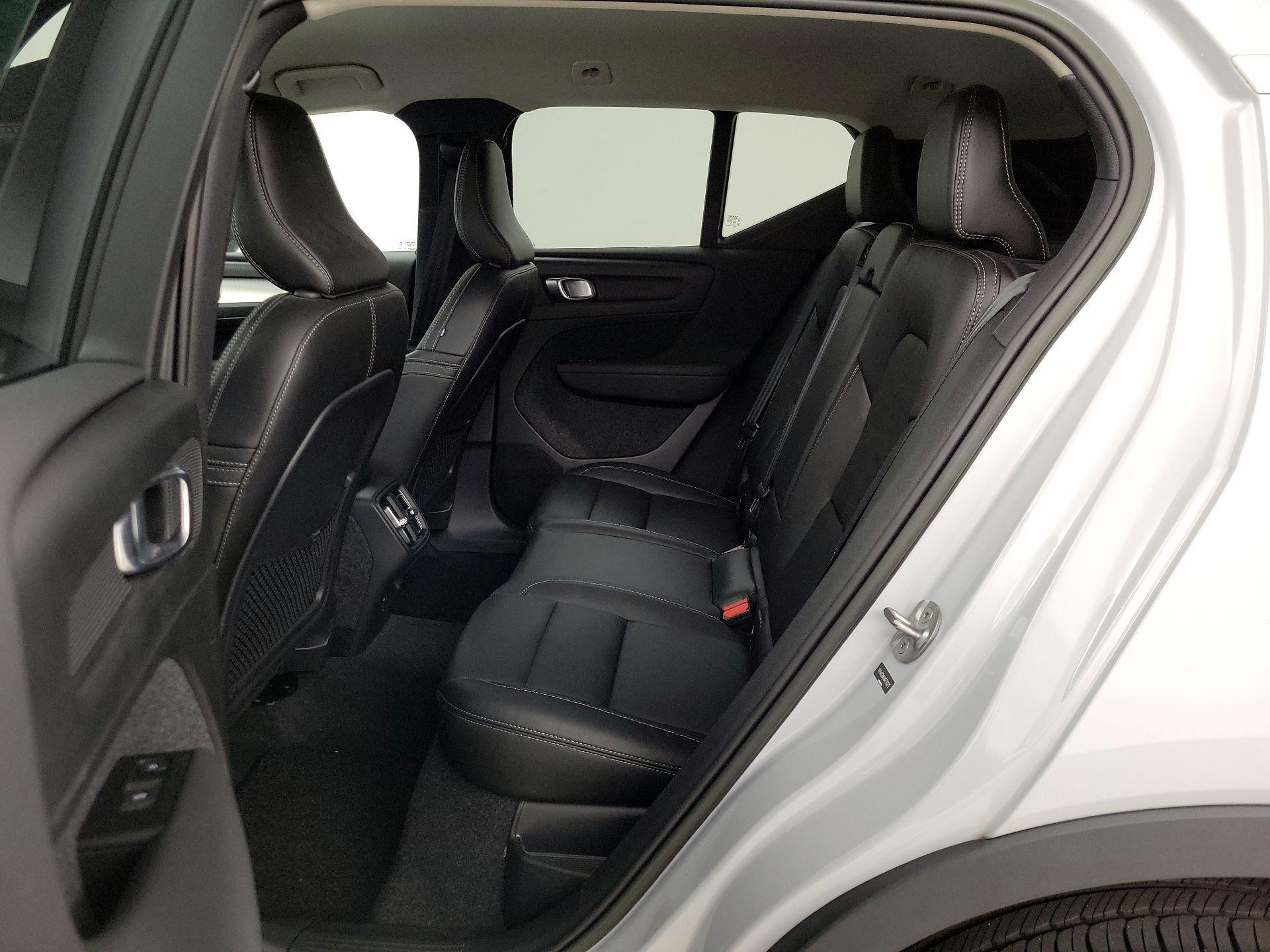 Thumbnail: 2022 Volvo XC40 - 20
