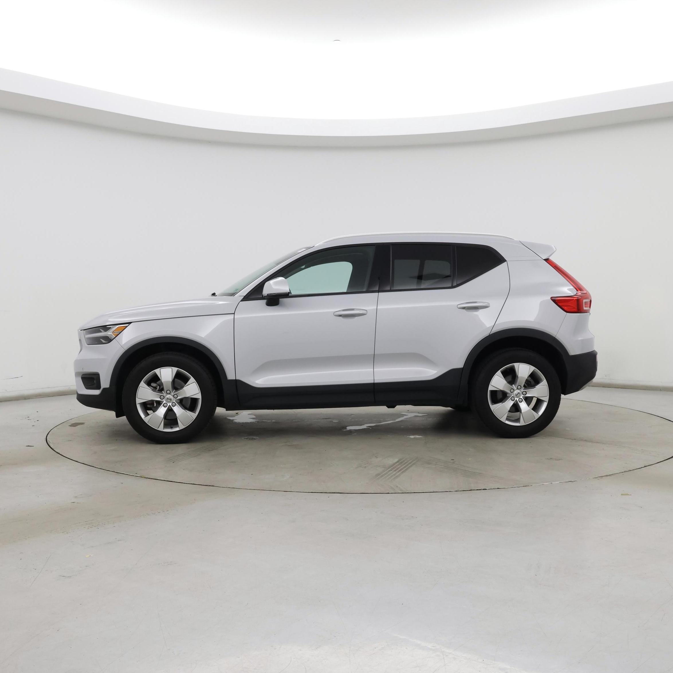 Thumbnail: 2022 Volvo XC40 - 3