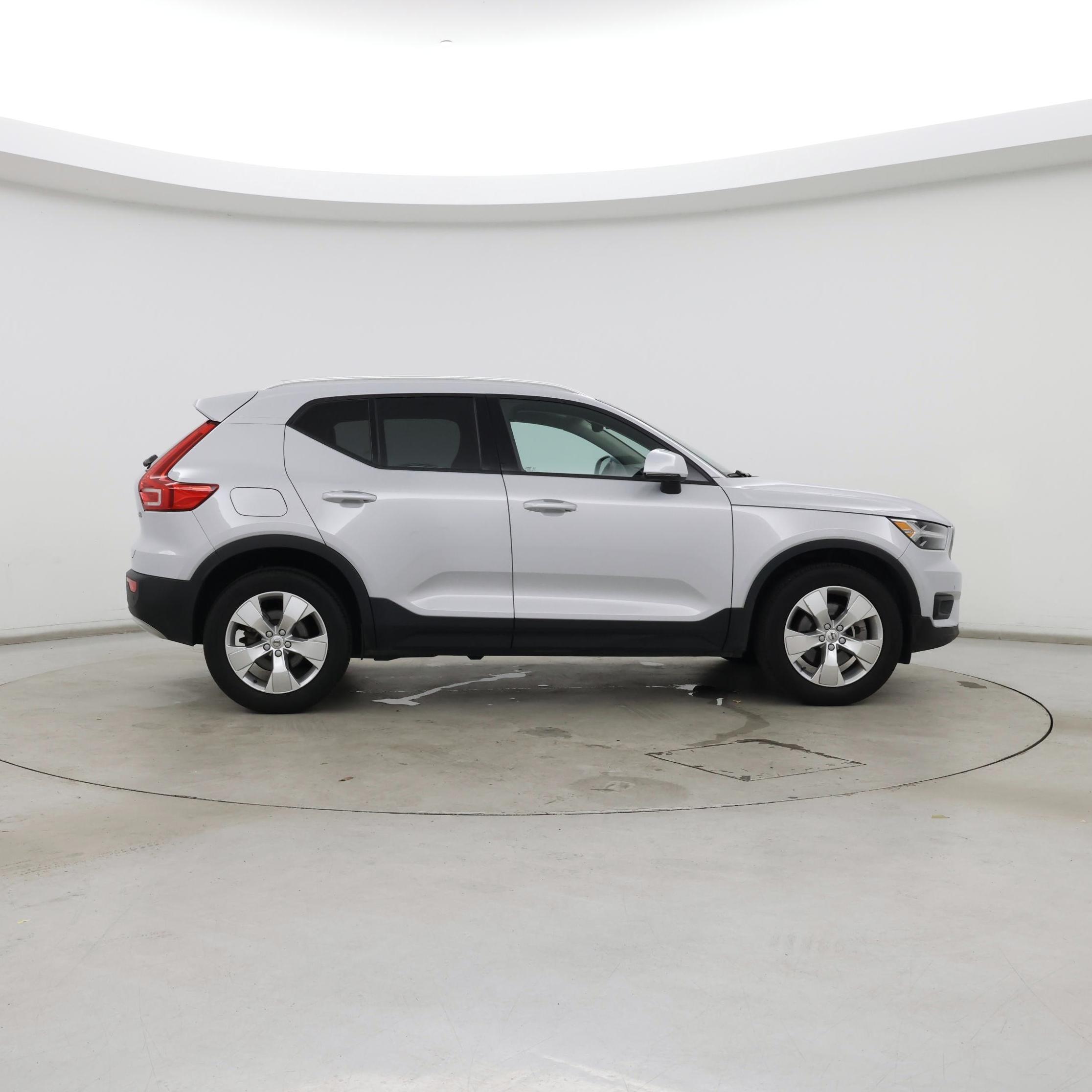 Thumbnail: 2022 Volvo XC40 - 7
