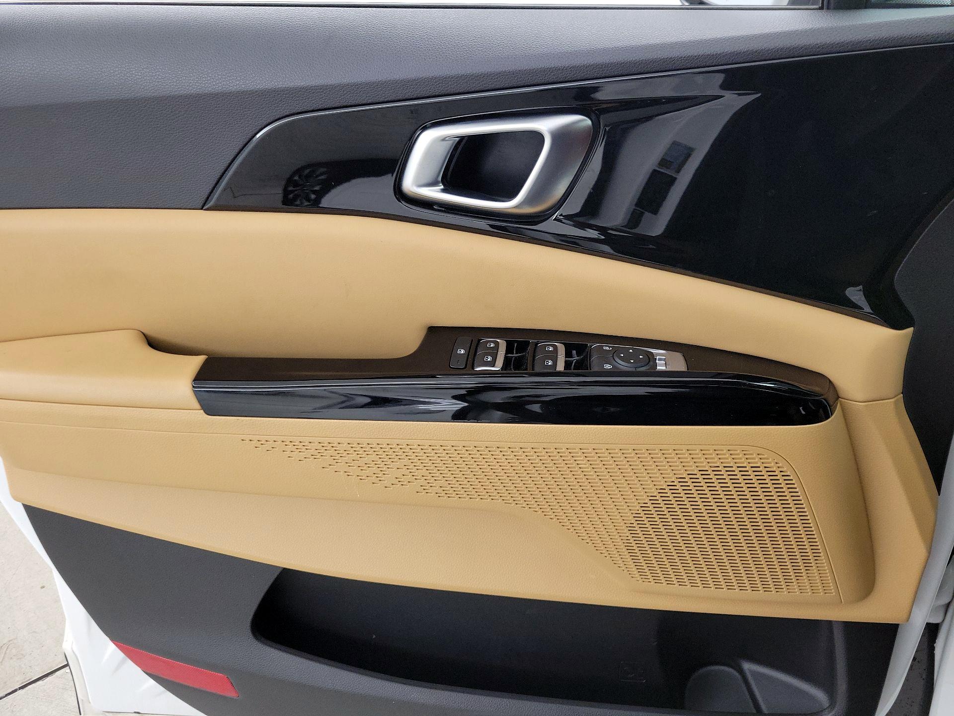 Thumbnail: 2023 Kia Carnival - 12