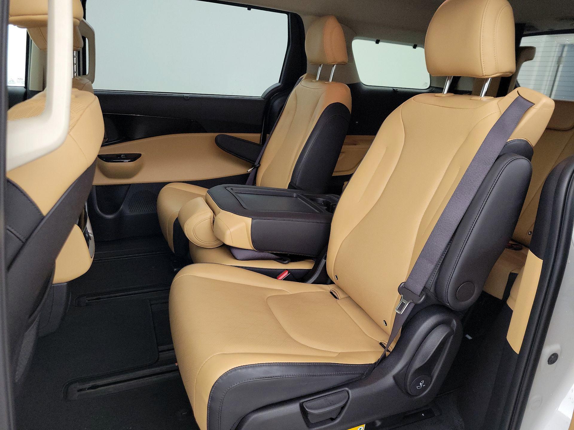 Thumbnail: 2023 Kia Carnival - 20