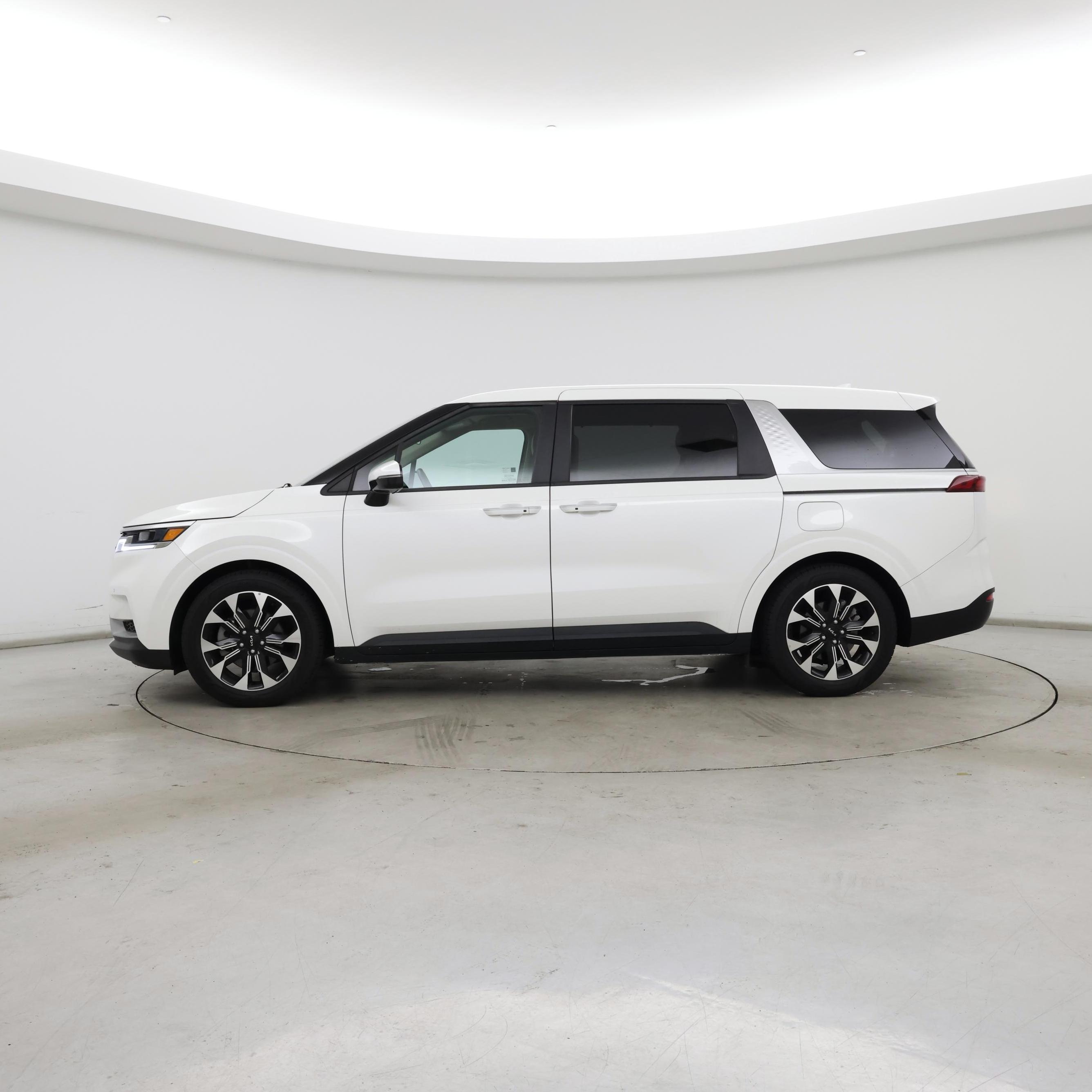 Thumbnail: 2023 Kia Carnival - 3