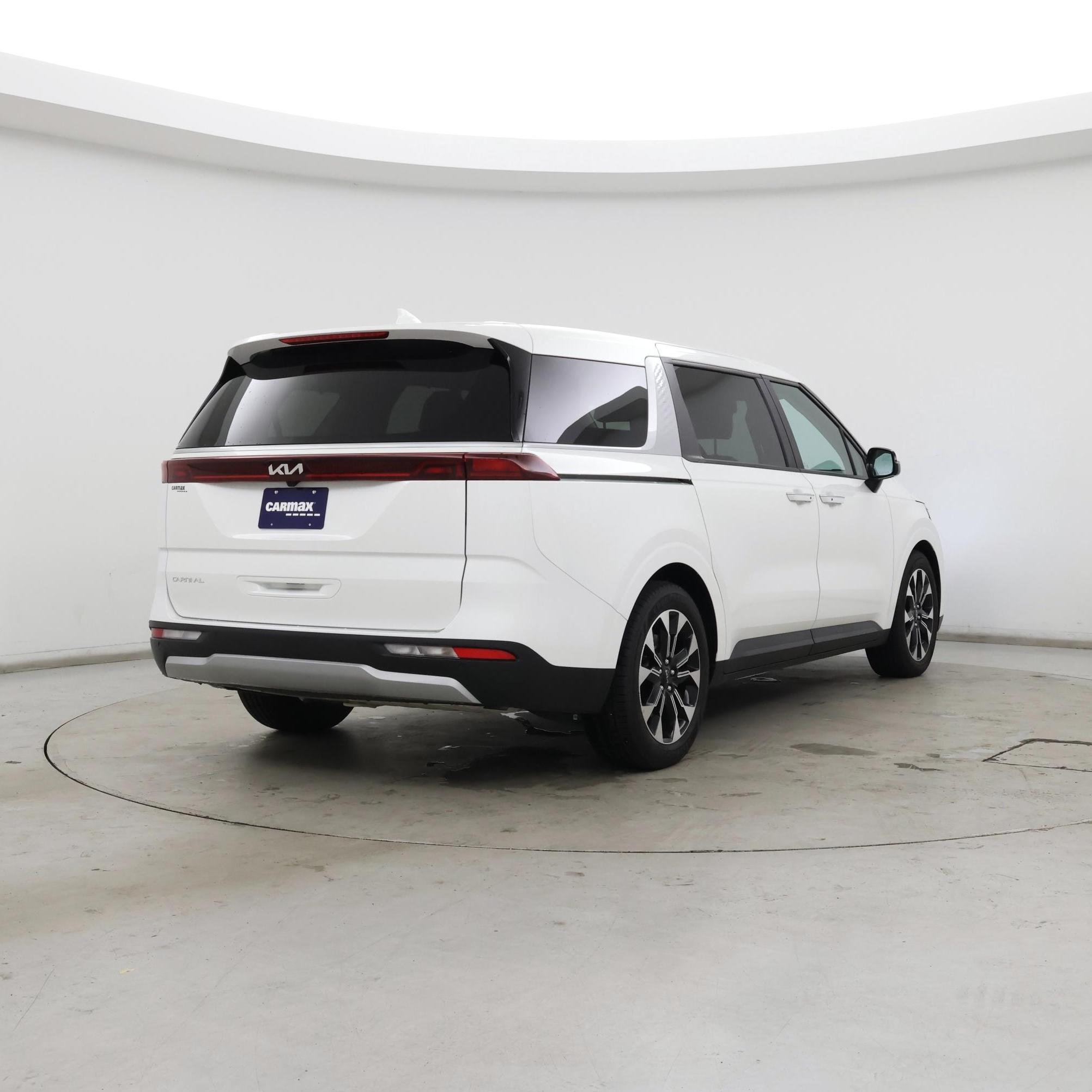 Thumbnail: 2023 Kia Carnival - 8