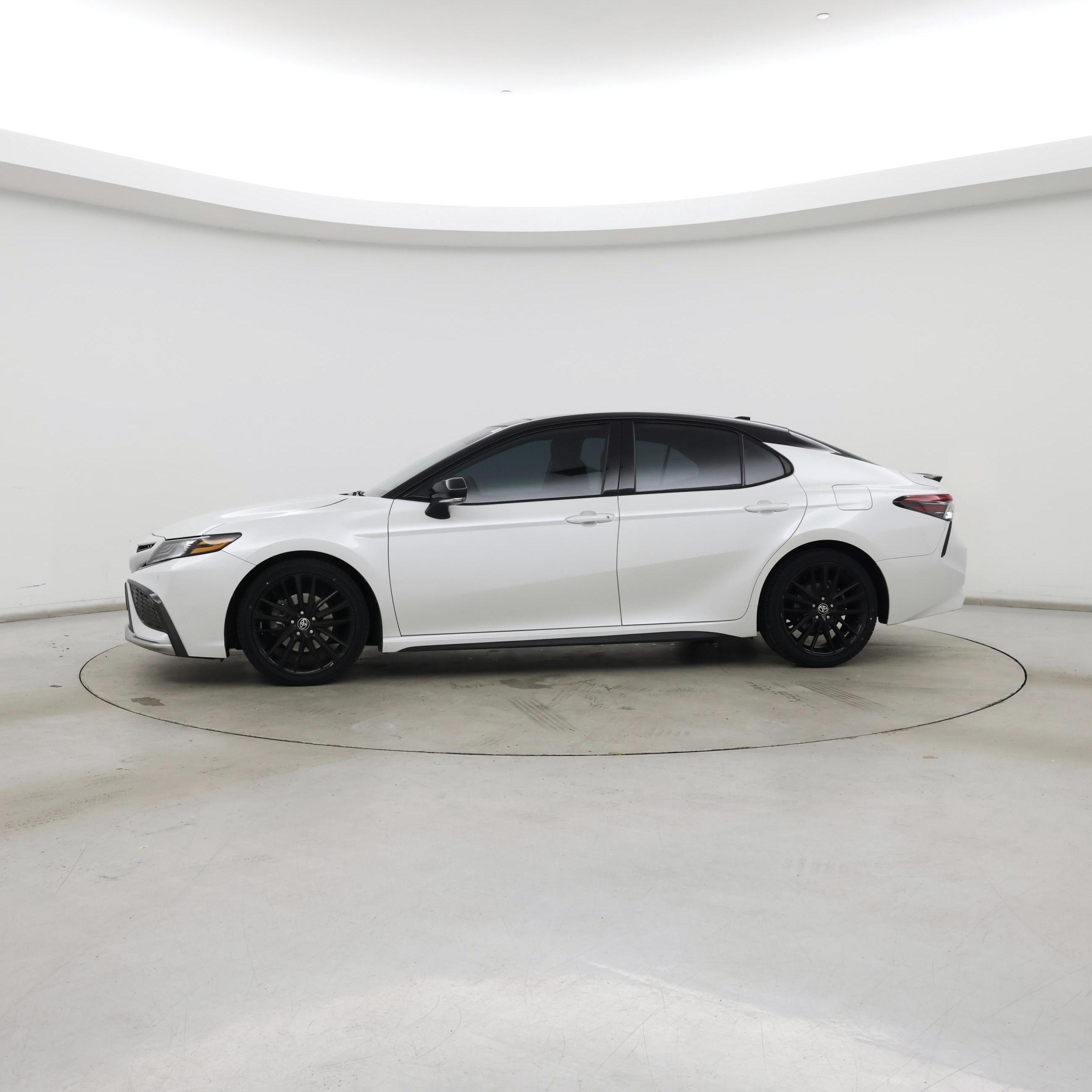 Thumbnail: 2021 Toyota Camry - 3