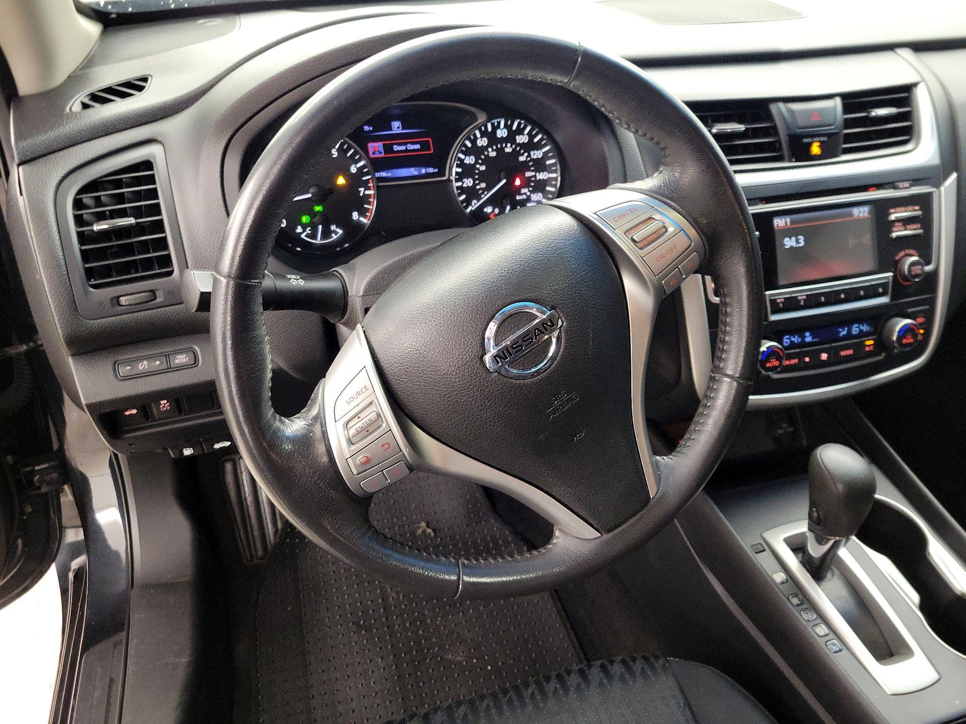 Thumbnail: 2017 Nissan Altima - 10